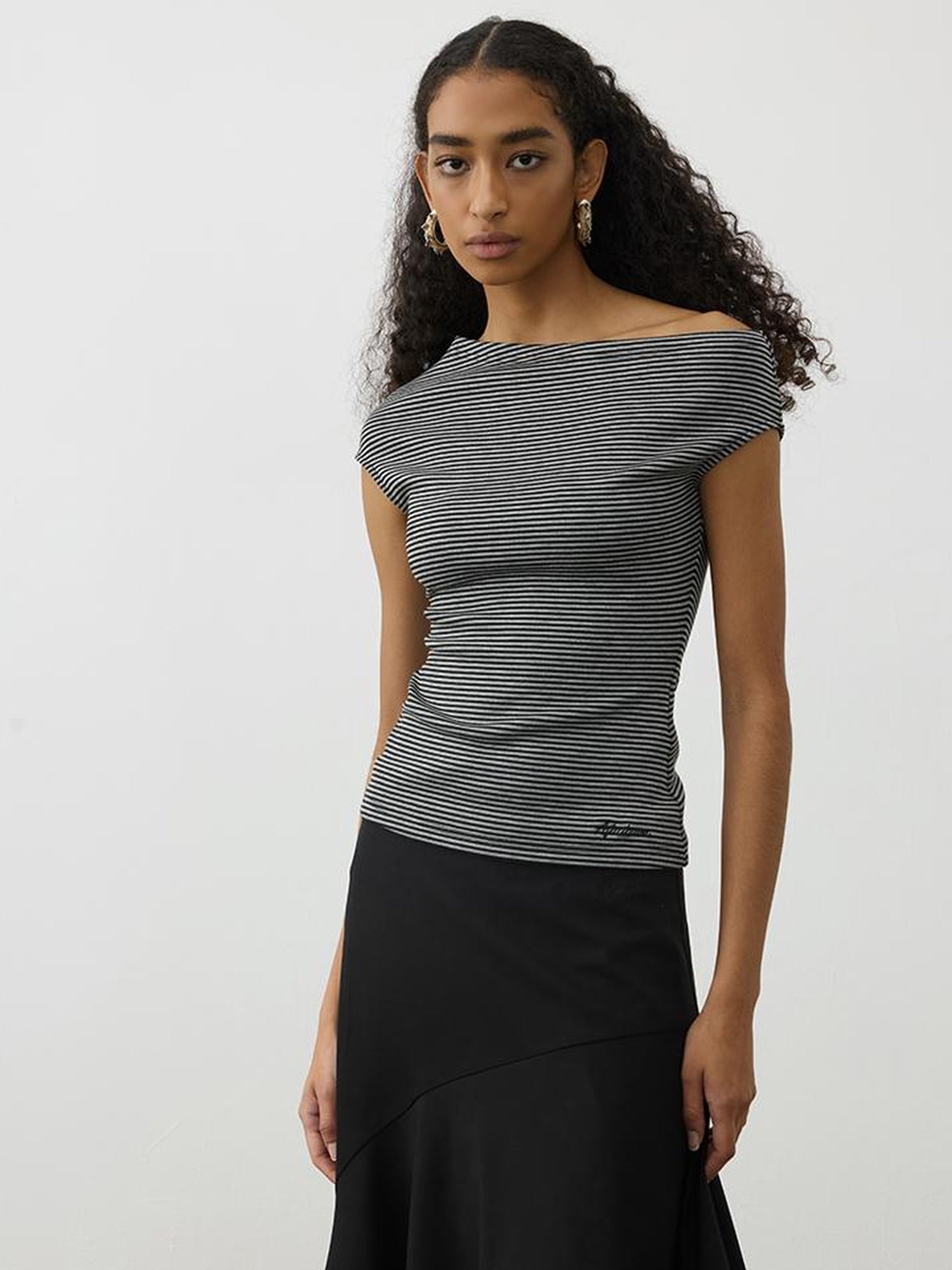 AFTADAWN Asymmetric Striped Slub Shoulder Top