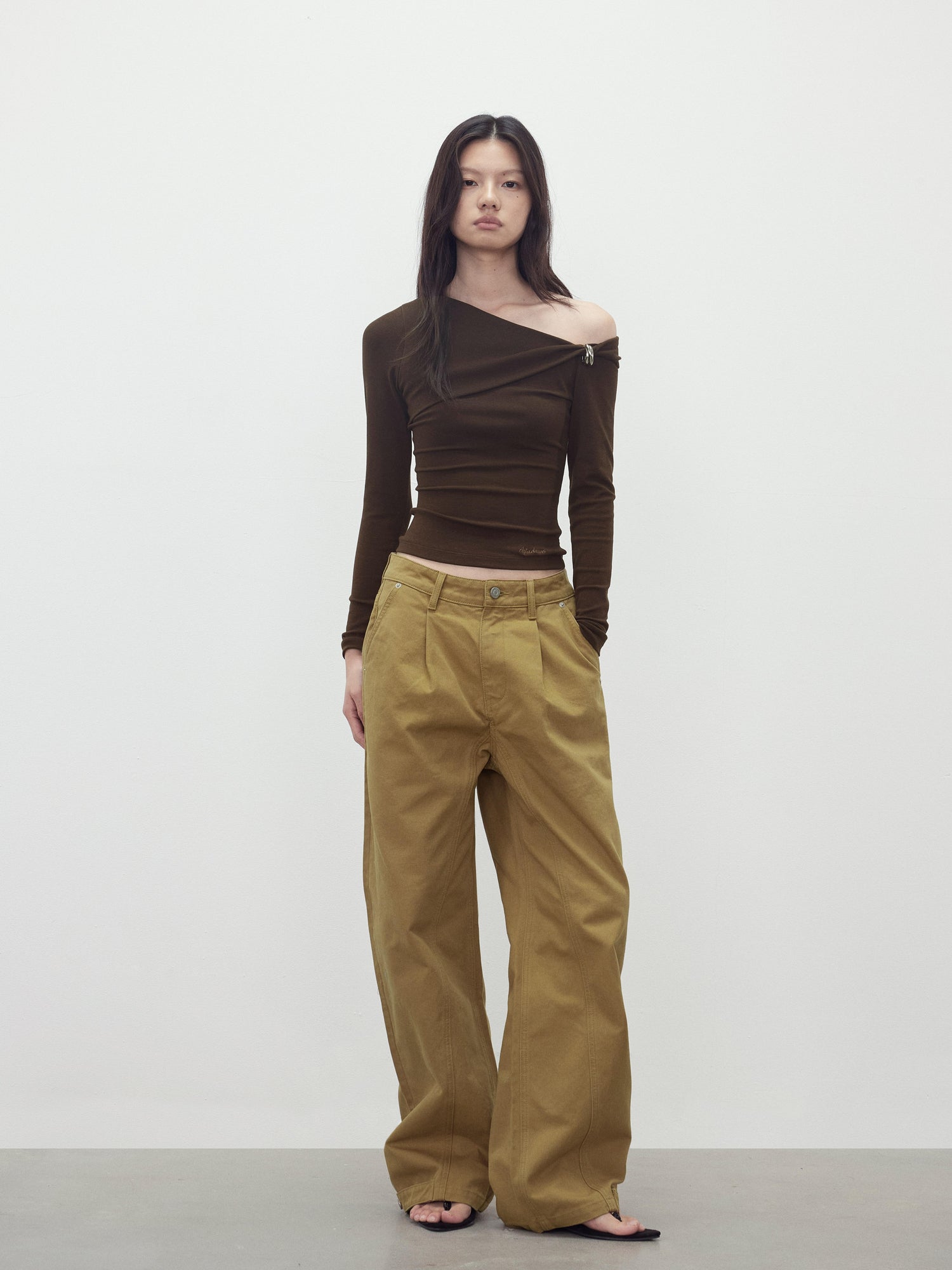 AFTADAWN Asymmetric Twist Shoulder Slim Fit Top