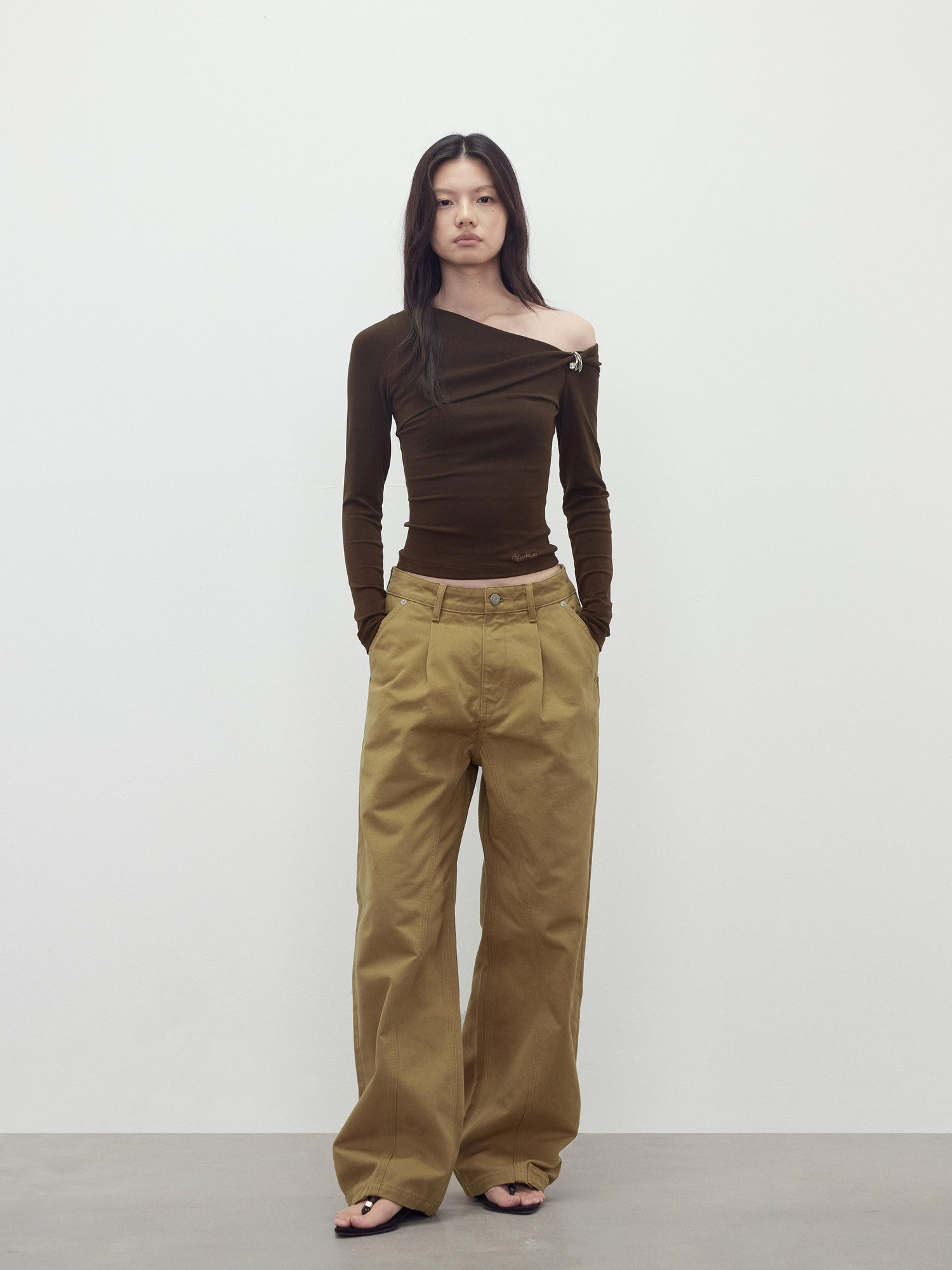 AFTADAWN Asymmetric Twist Shoulder Slim Fit Top