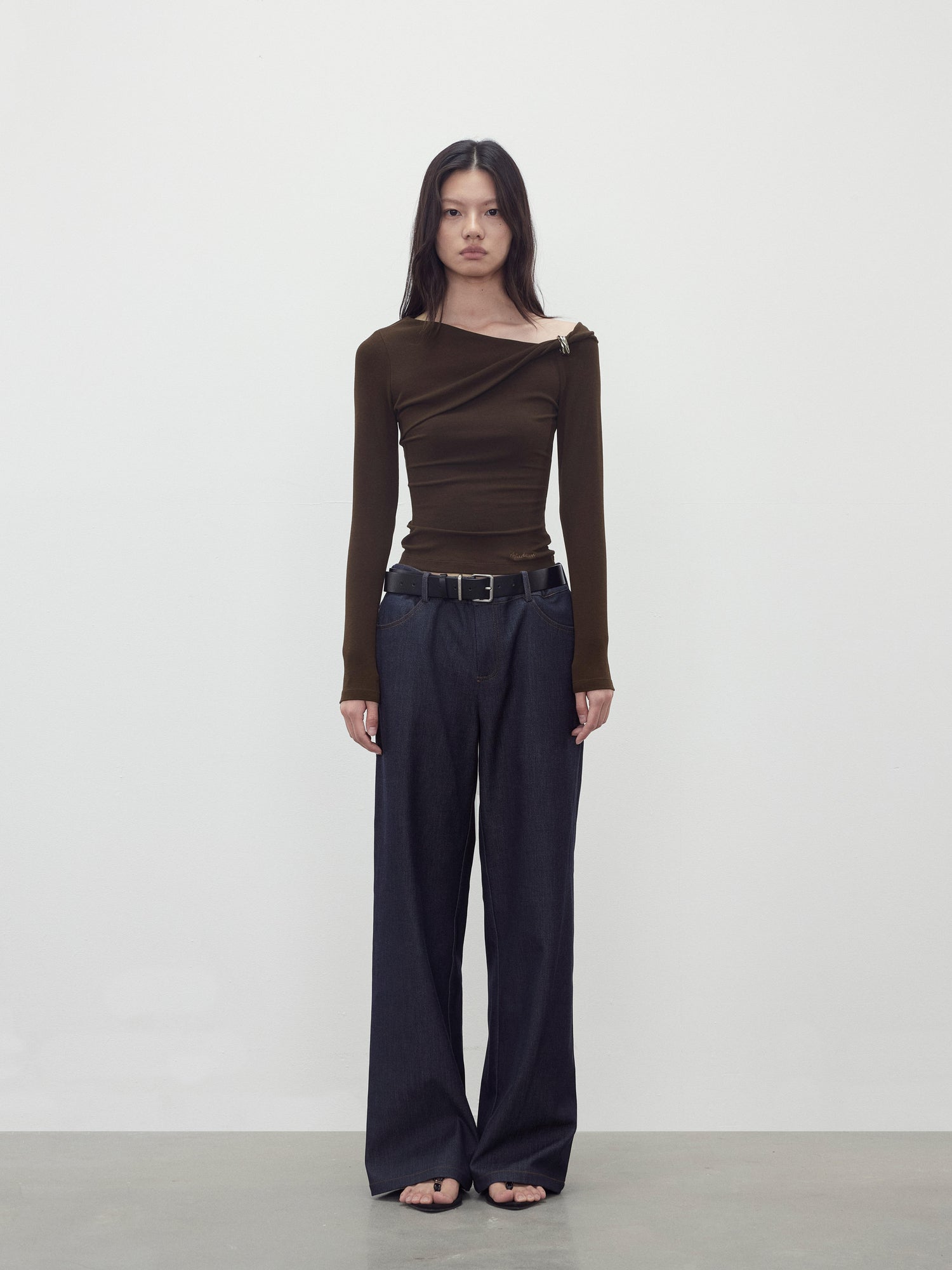 AFTADAWN Asymmetric Twist Shoulder Slim Fit Top