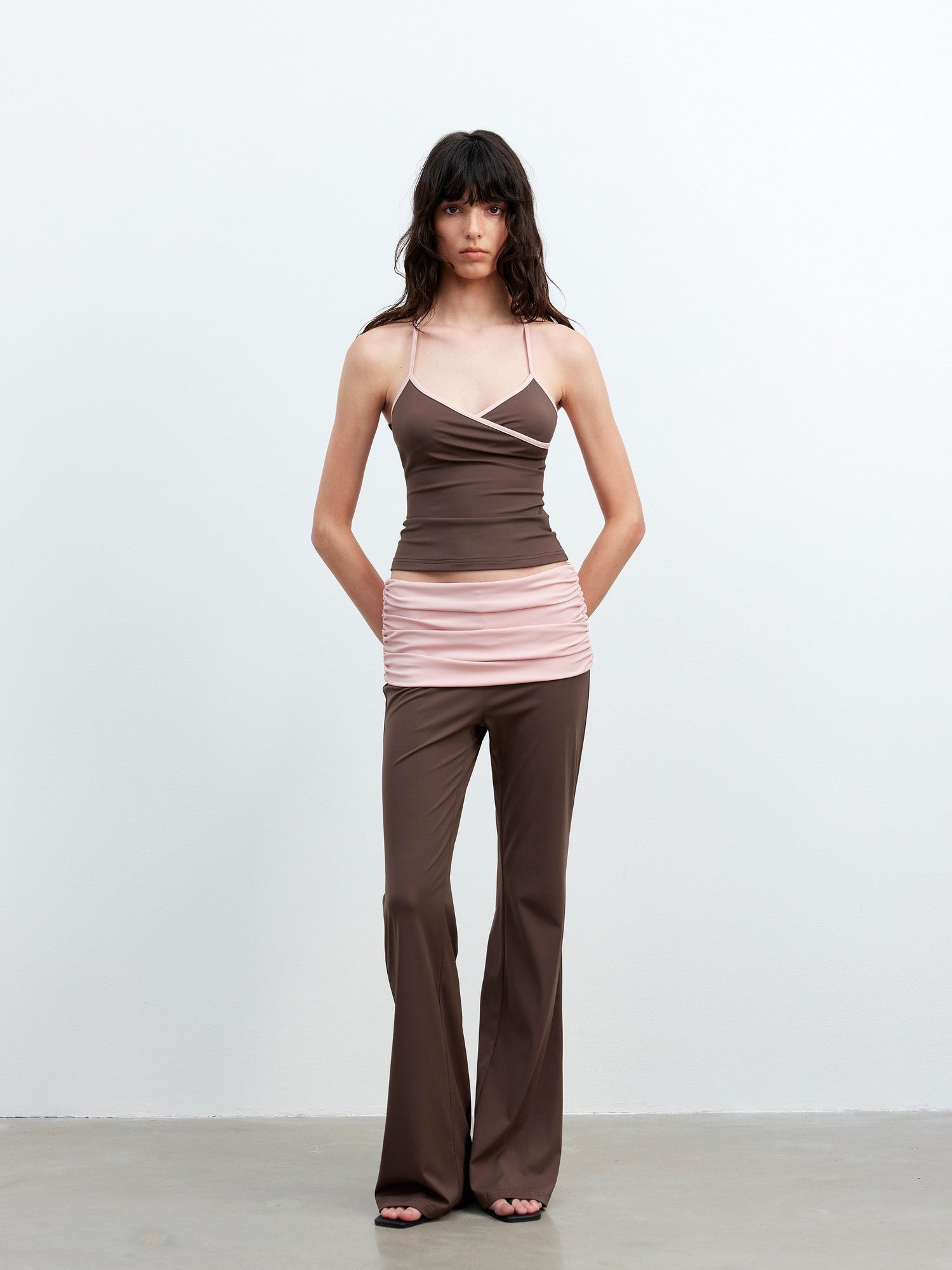 AFTADAWN Contrast Trim V-neck Breathable Stretch Micro Flare Women&