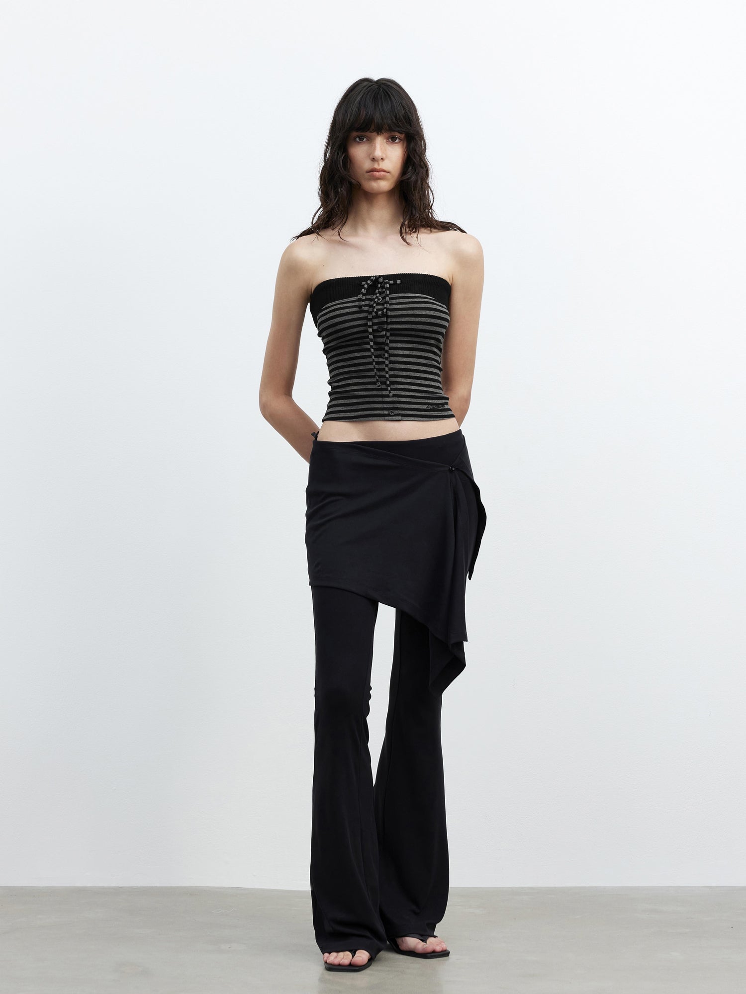AFTADAWN Ribbed Knit Strapless Top With Contrast Trim And Tie Detail