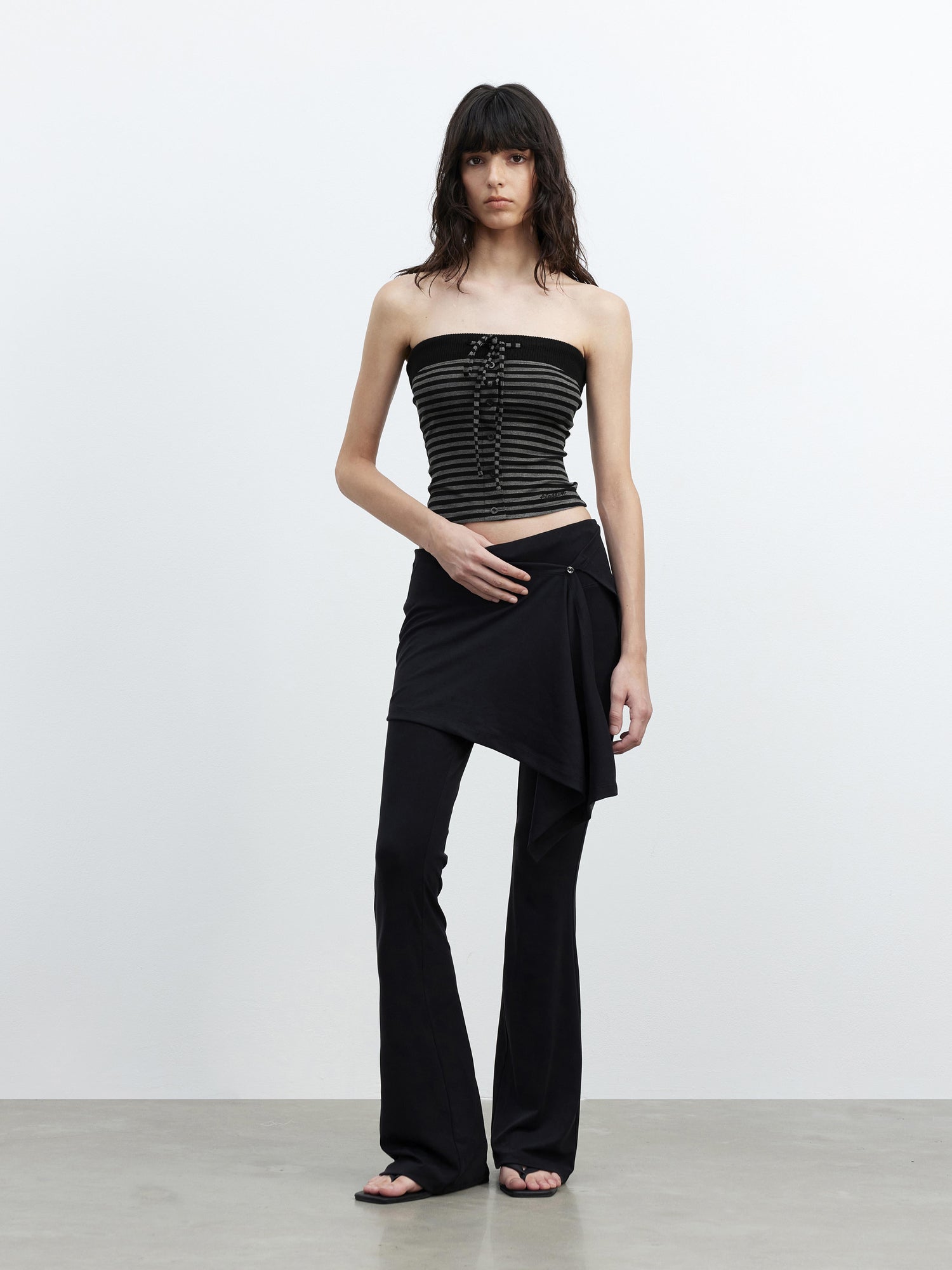 AFTADAWN Ribbed Knit Strapless Top With Contrast Trim And Tie Detail