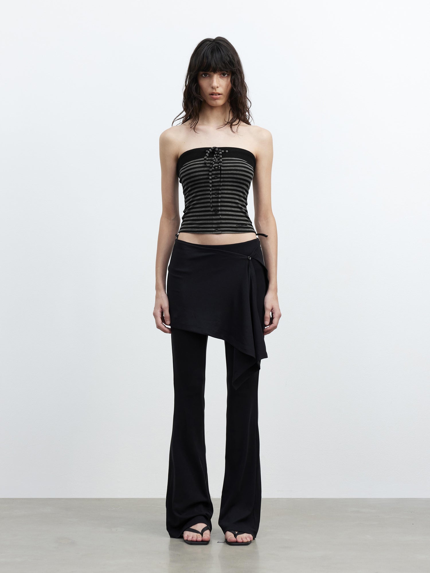 AFTADAWN Ribbed Knit Strapless Top With Contrast Trim And Tie Detail