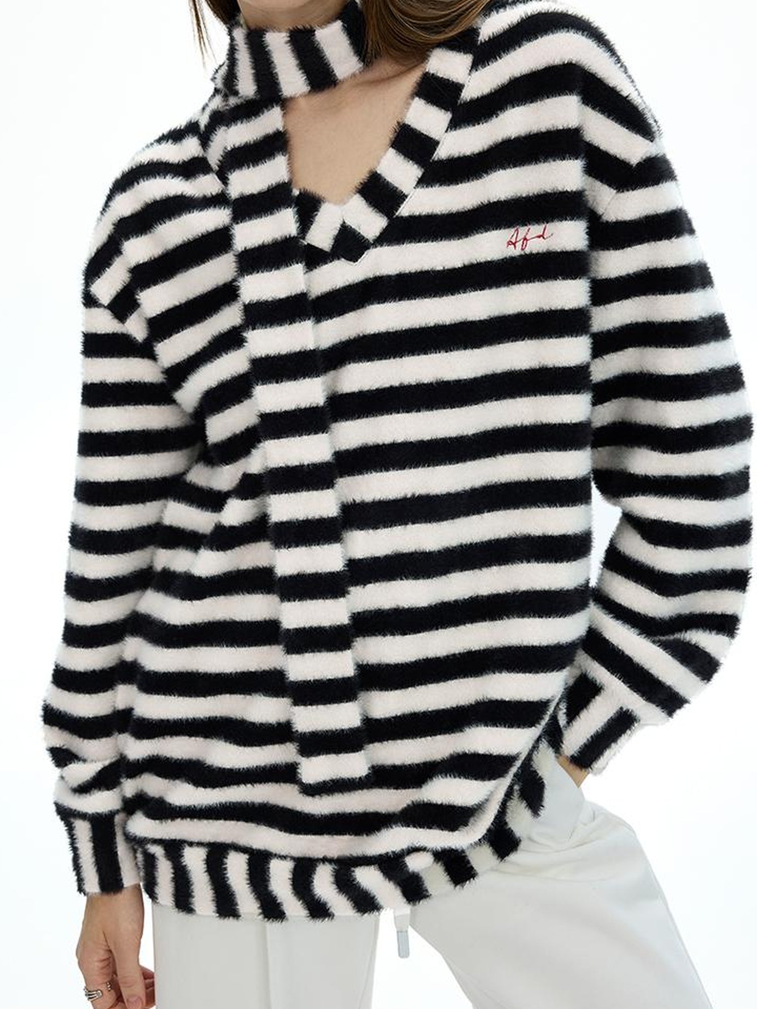 AFTADAWN V-Neck Striped Knit Sweater With Detachable Scarf