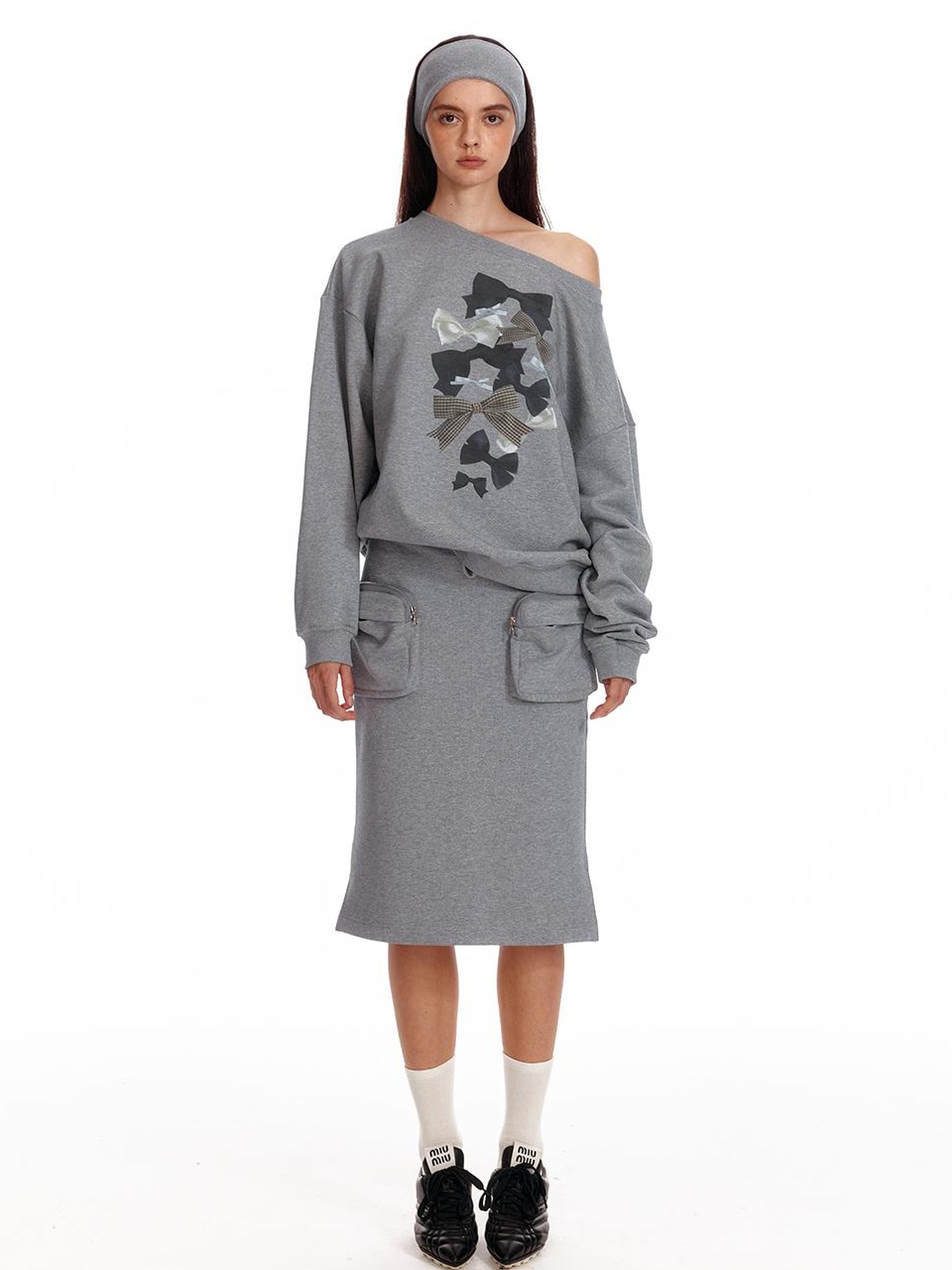 ALINNV STUDIO Off Shoulder Bow Print Slouchy Sweatshirt
