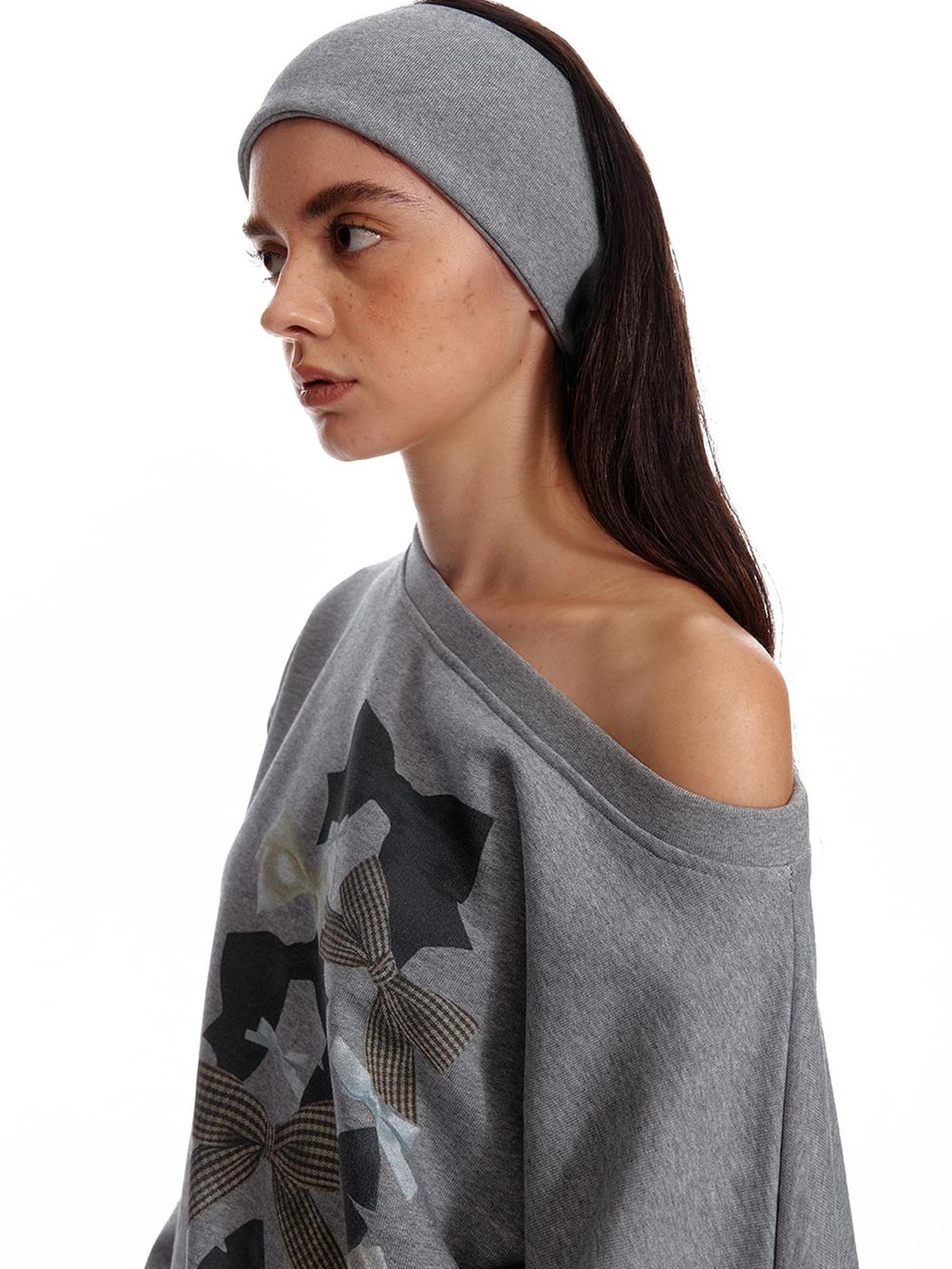 ALINNV STUDIO Off Shoulder Bow Print Slouchy Sweatshirt