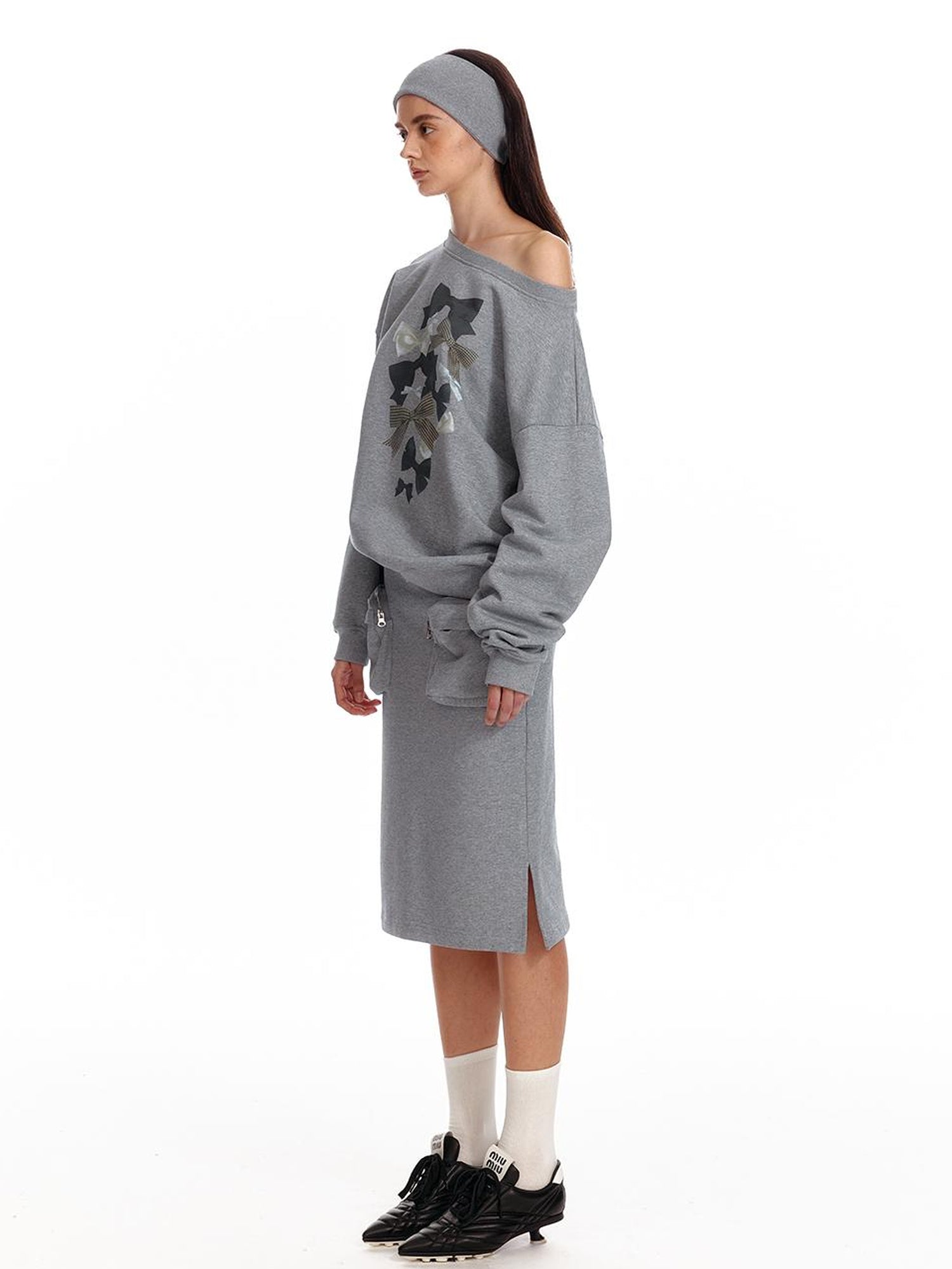 ALINNV STUDIO Off Shoulder Bow Print Slouchy Sweatshirt