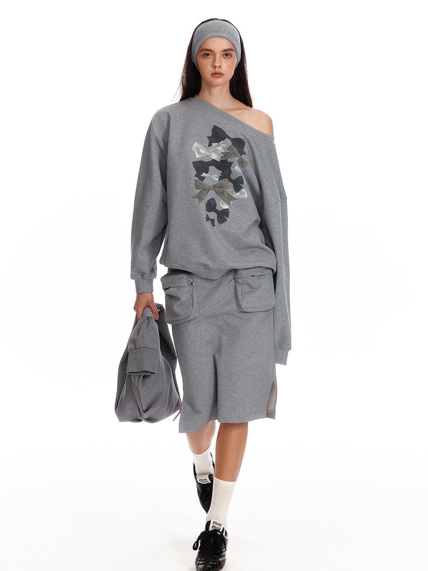 ALINNV STUDIO Off Shoulder Bow Print Slouchy Sweatshirt
