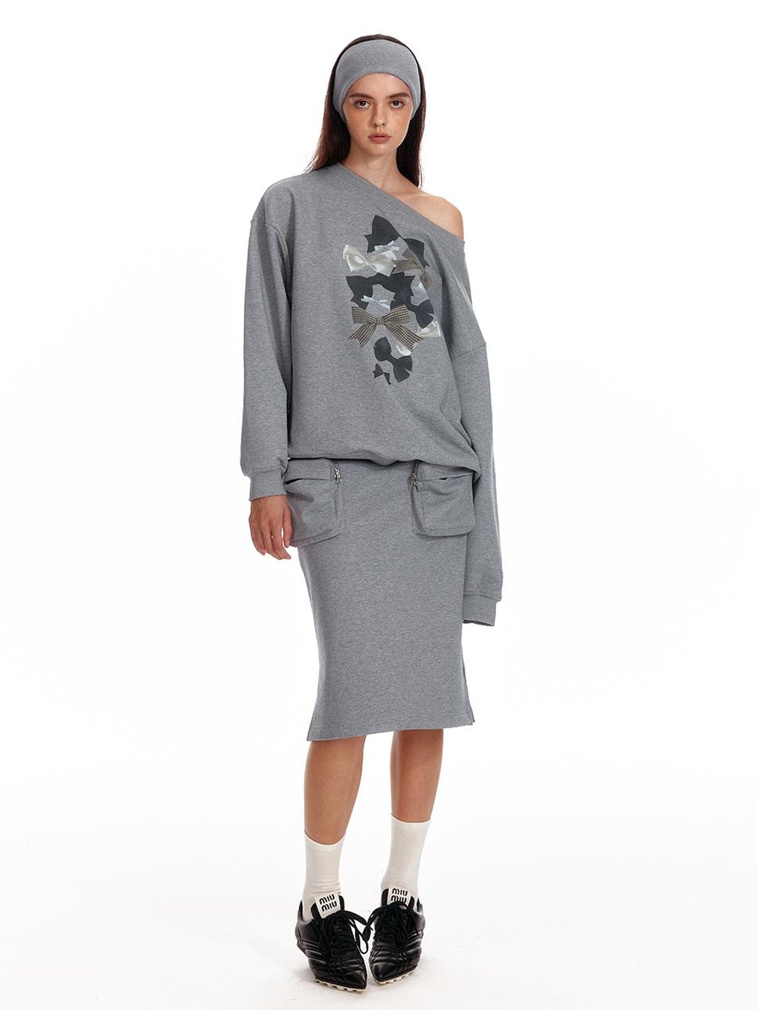 ALINNV STUDIO Off Shoulder Bow Print Slouchy Sweatshirt