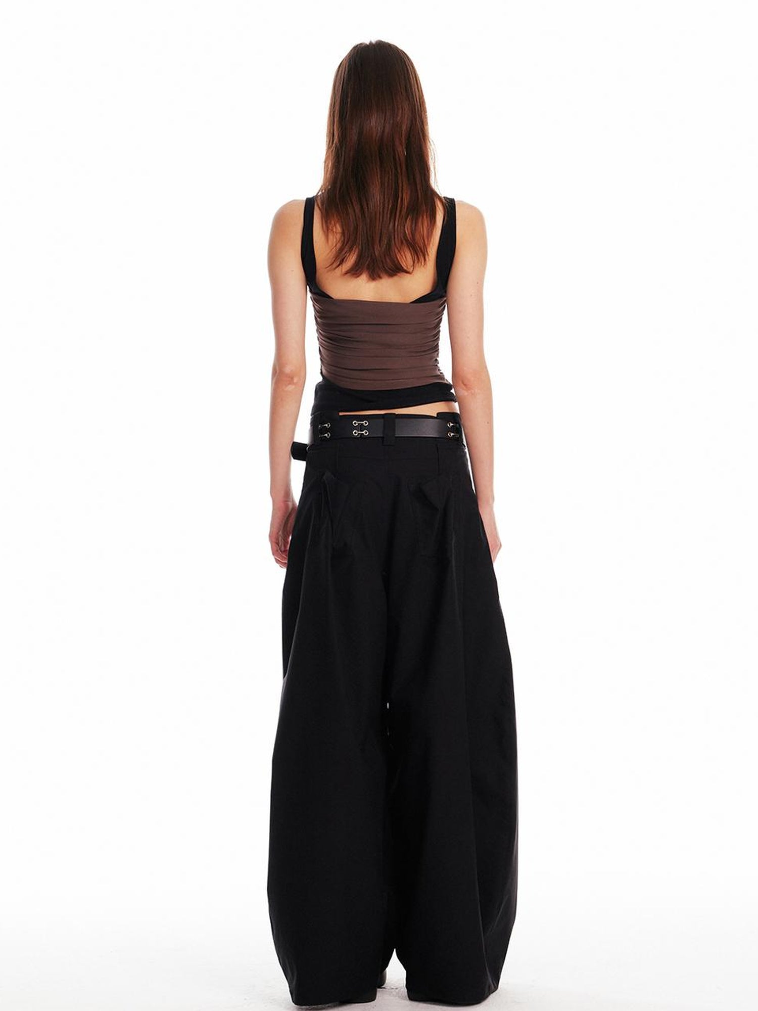 ALINNV STUDIO Pleated Sleeveless Tank Top With Contrast Trim