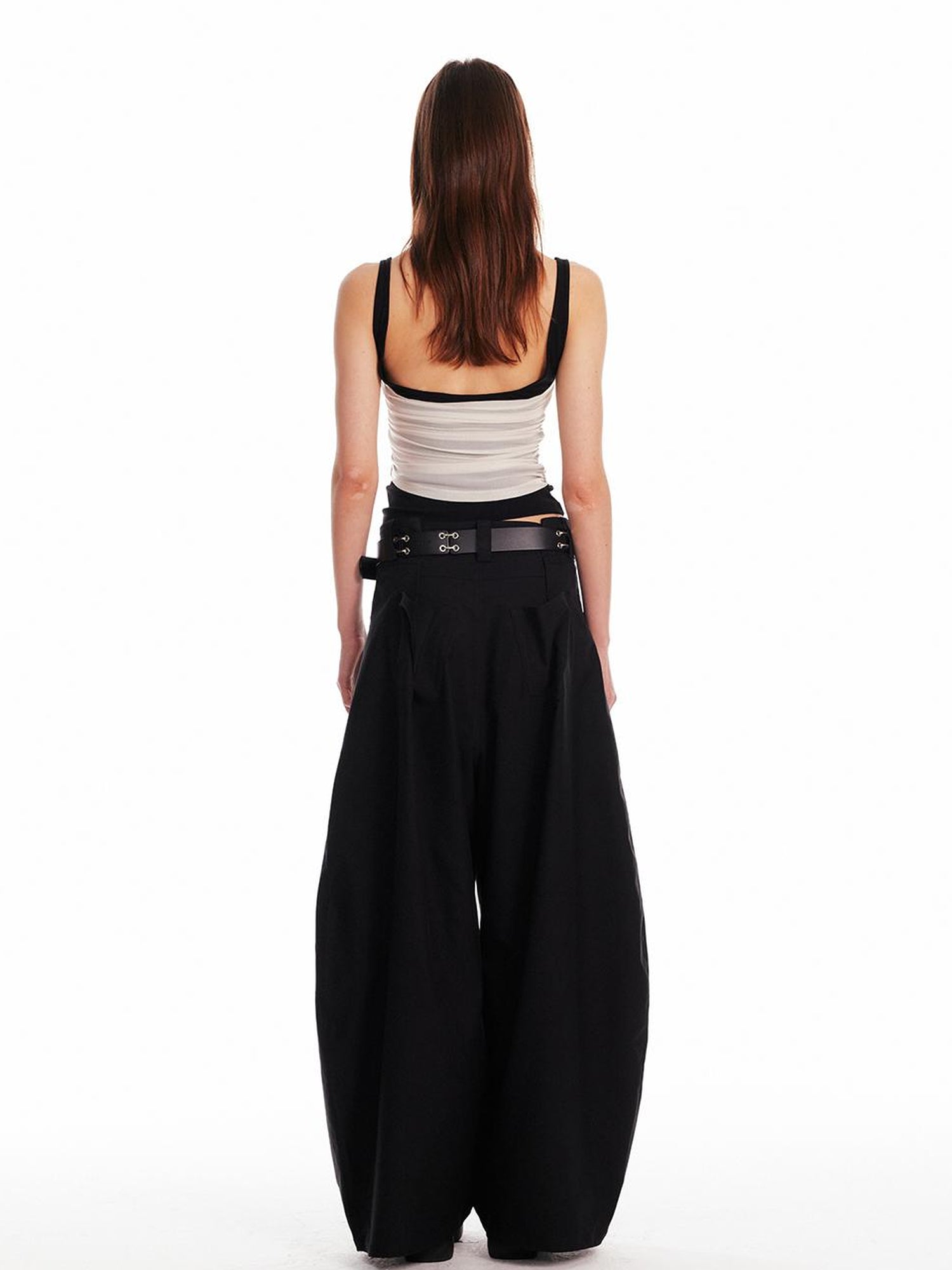 ALINNV STUDIO Pleated Sleeveless Tank Top With Contrast Trim