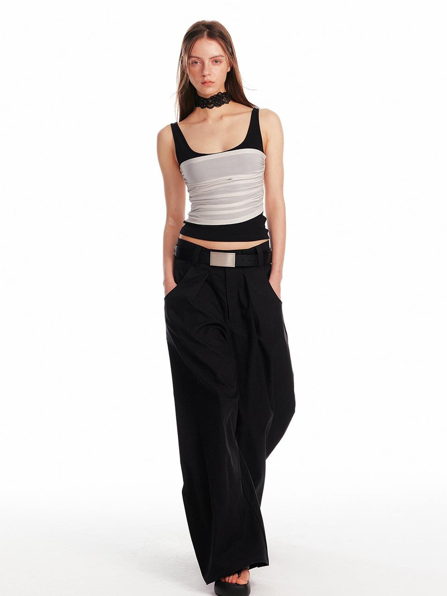 ALINNV STUDIO Pleated Sleeveless Tank Top With Contrast Trim