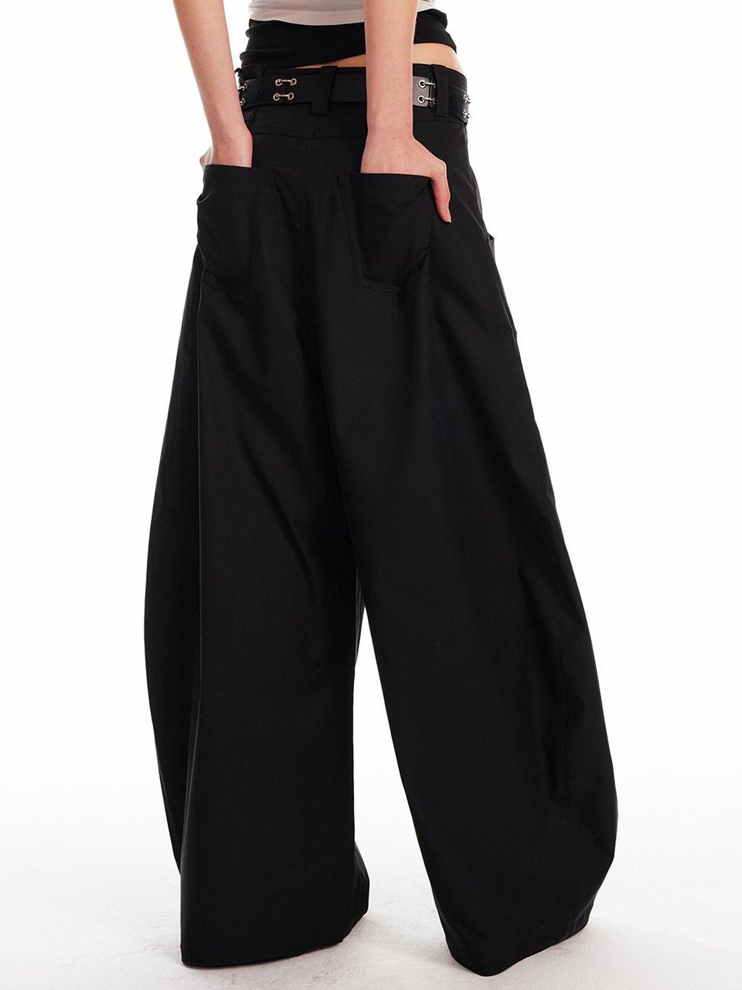 ALINNV STUDIO Relaxed Low Rise Wide Leg Curved Hem Pants