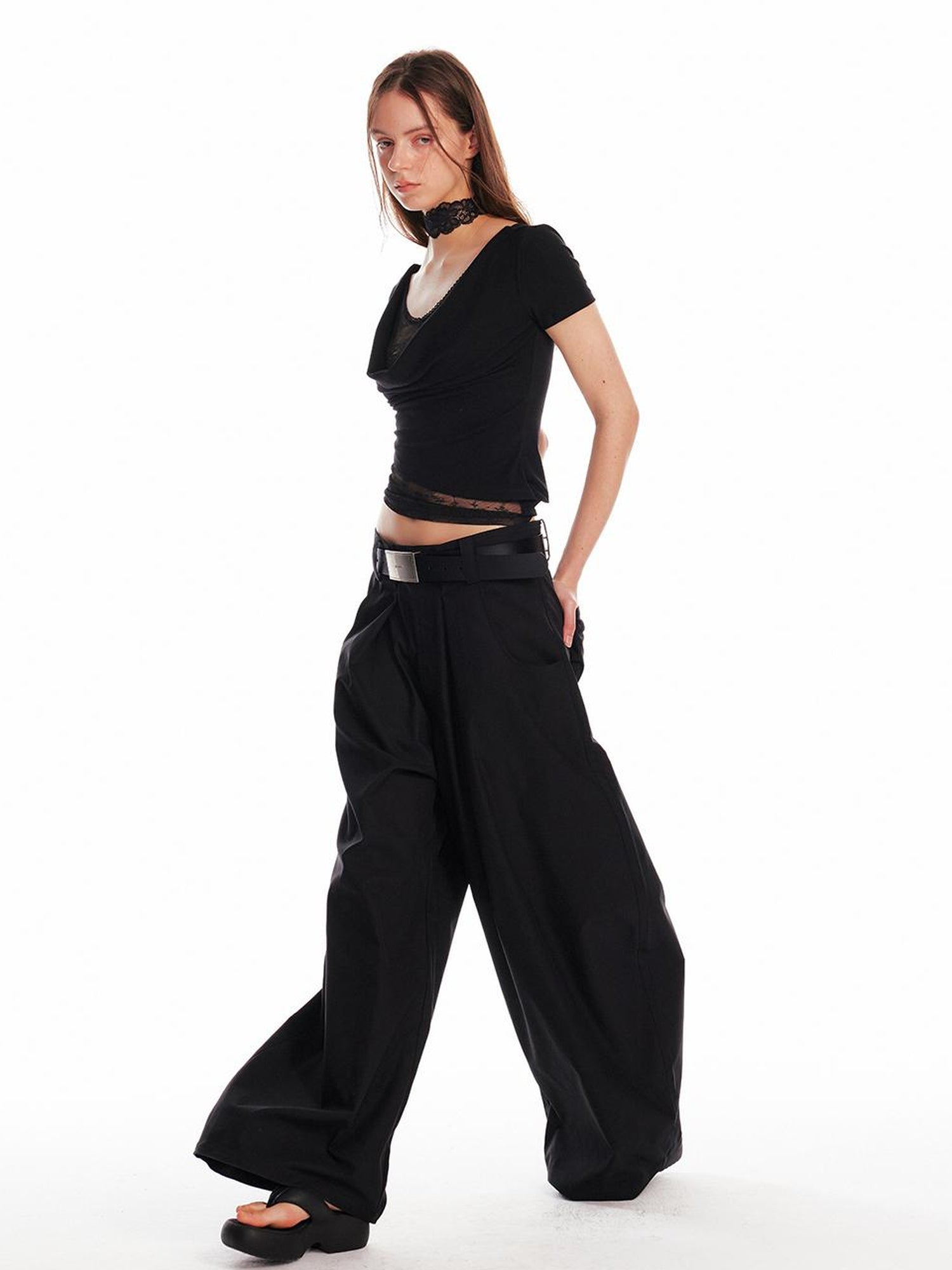 ALINNV STUDIO Relaxed Low Rise Wide Leg Curved Hem Pants