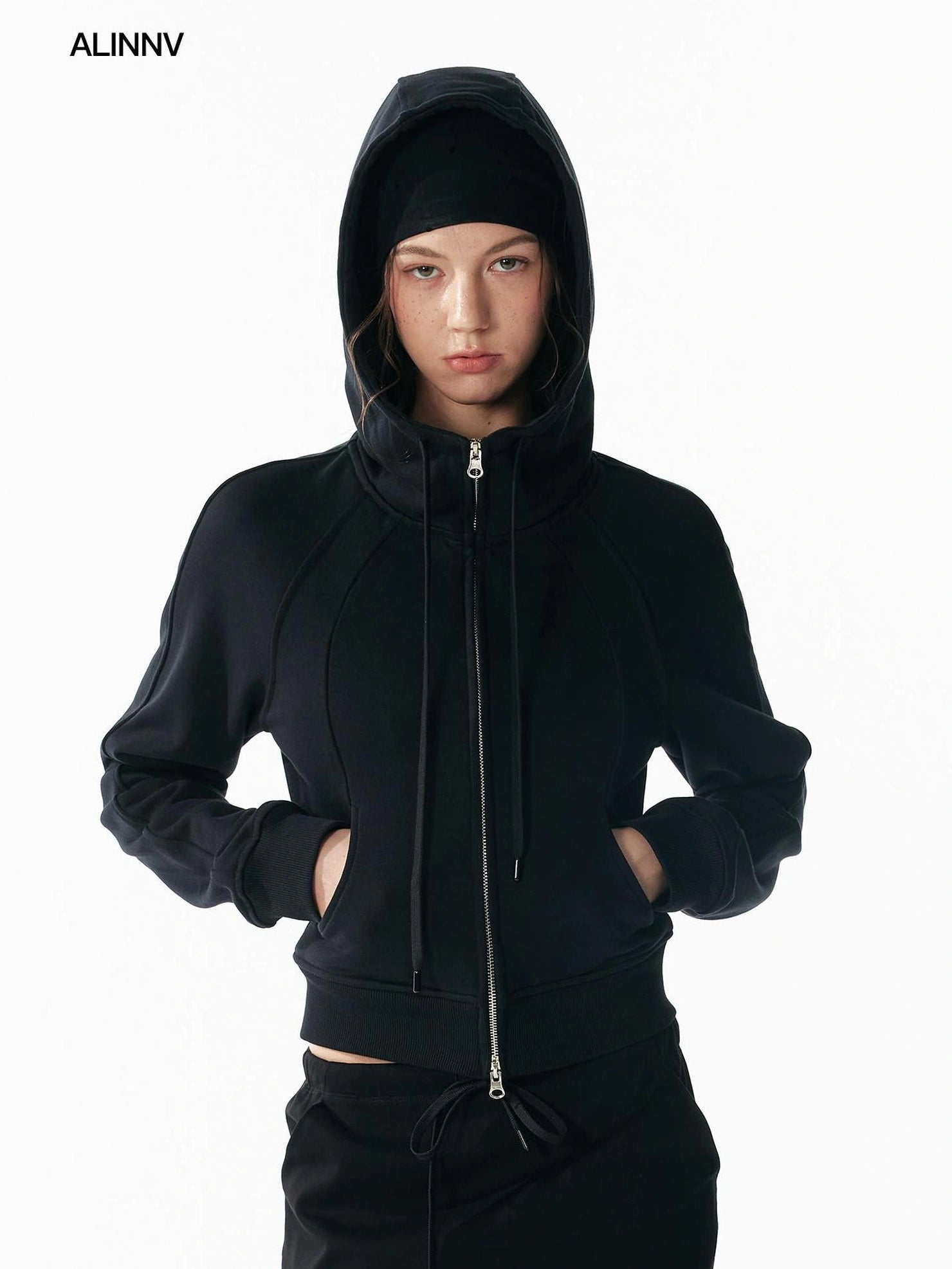 ALINNV STUDIO Slim Fit Cropped Hooded Zip Up Sweatshirt Hoodies/Sweatshirt