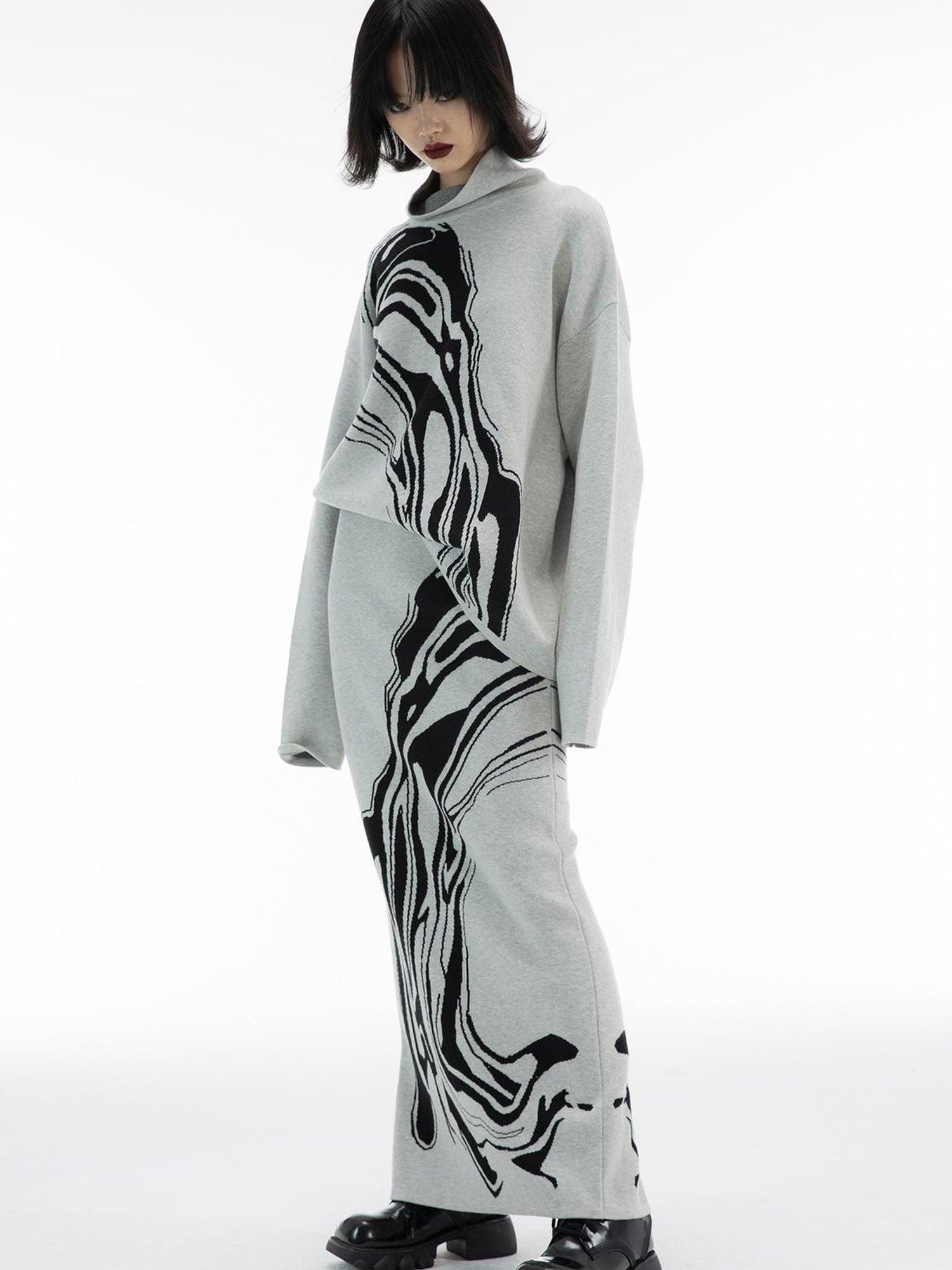 ALINNV STUDIO Two Sided Hand Painted Sweater And Straight Skirt Set