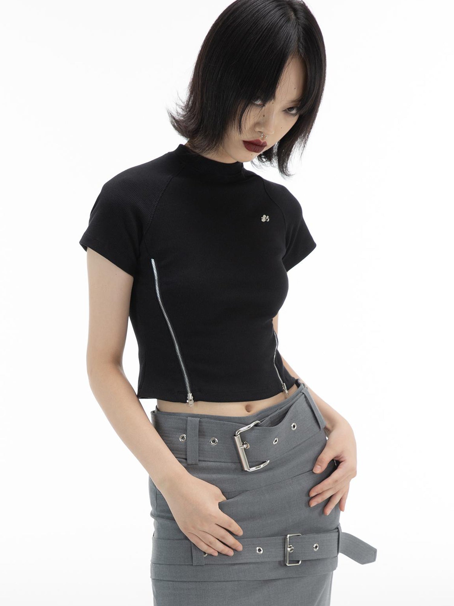 ALINNV STUDIO Two Way Zipper Fitted Crop Top with Raglan Sleeves
