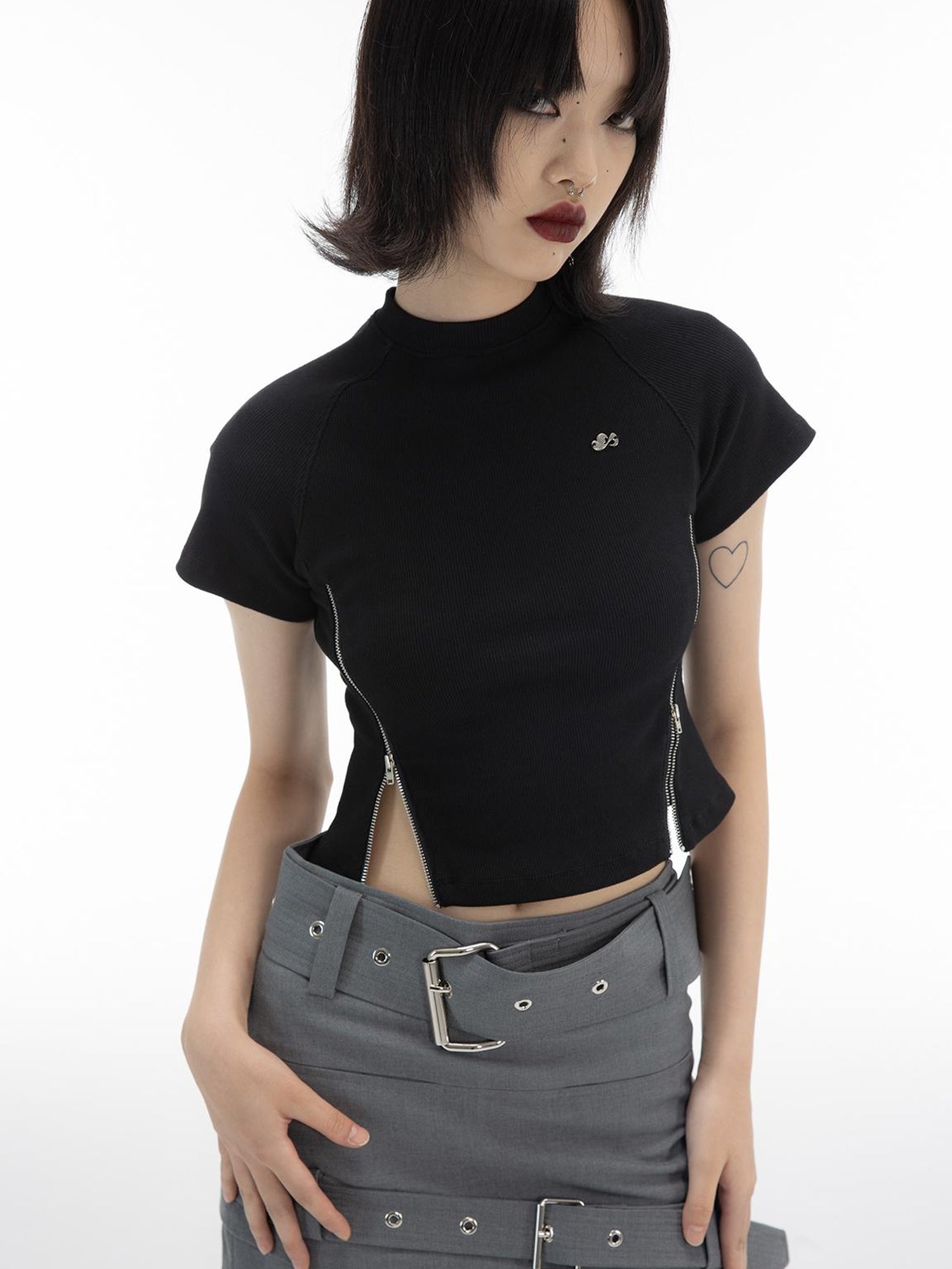 ALINNV STUDIO Two Way Zipper Fitted Crop Top with Raglan Sleeves