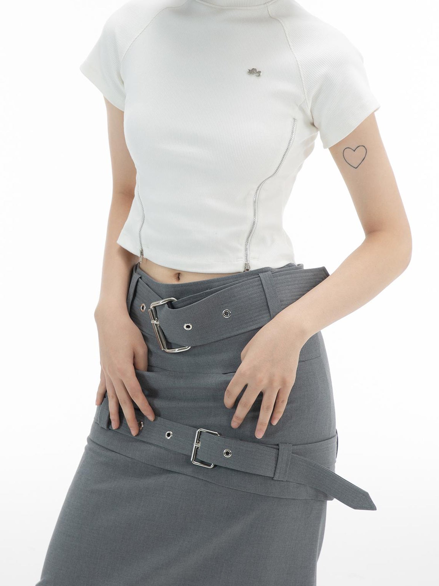 ALINNV STUDIO Two Way Zipper Fitted Crop Top with Raglan Sleeves