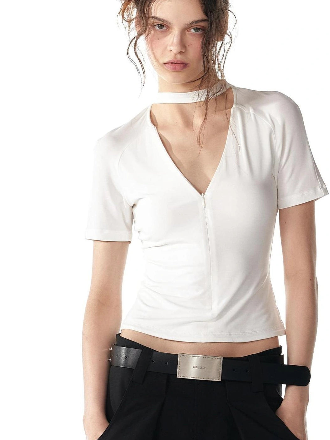 ALINNV STUDIO V-neck Zip Up Cropped T-shirt With Choker Neckline T-shirt