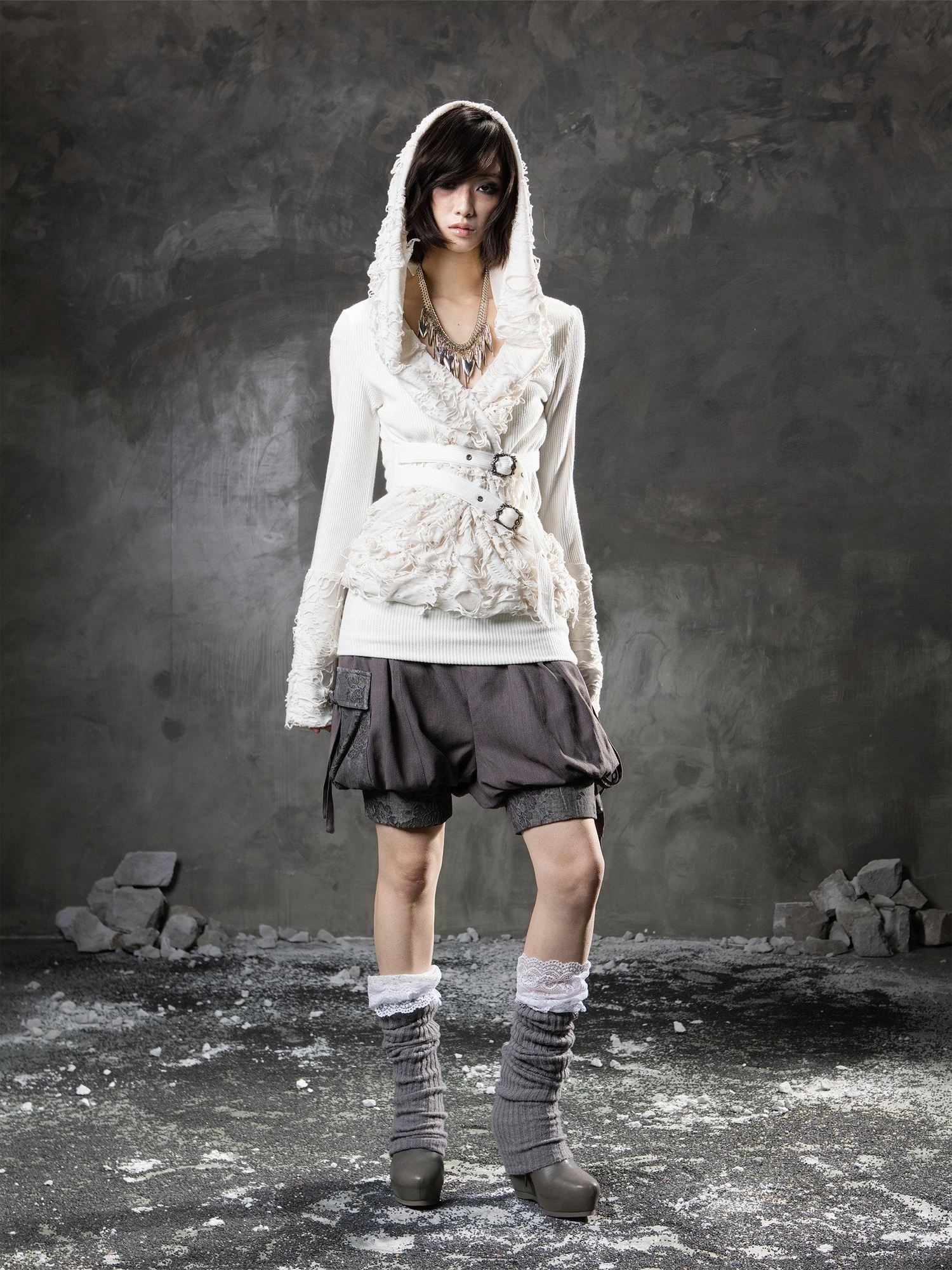 ARIADNAw Edgy Low Waist Punk Lantern Silhouette Womens Cream Mauve Utility Cargo Shorts