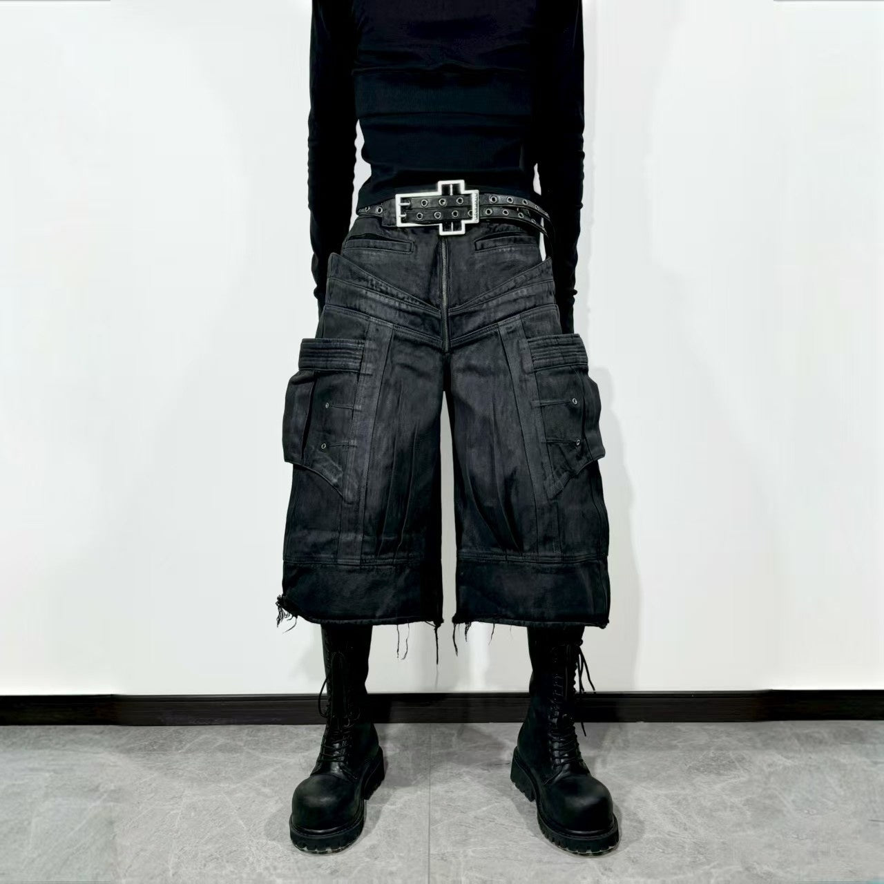 ATAnothingness_Liquid_Metal_Black_Cotton_Loose_Cargo_Mid_Rise_Zipper_Urban_Casual_Denim_Shorts_MISSTT