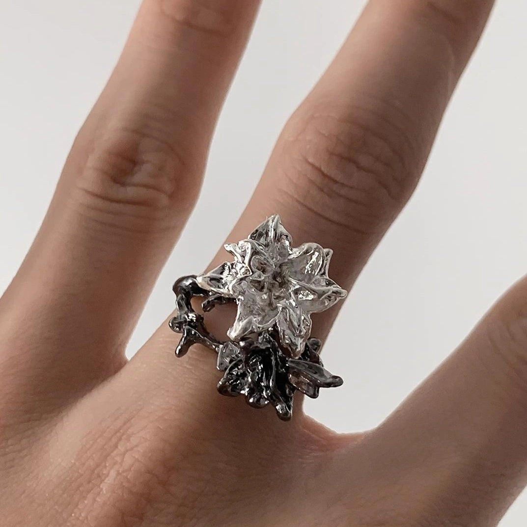 Accessories Adjustable Black White Flower Ring