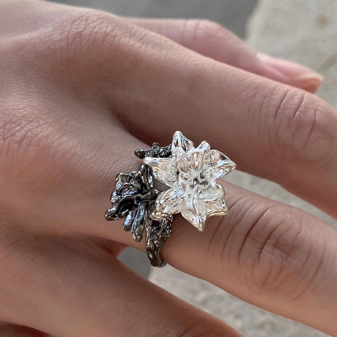 Accessories Adjustable Black White Flower Ring