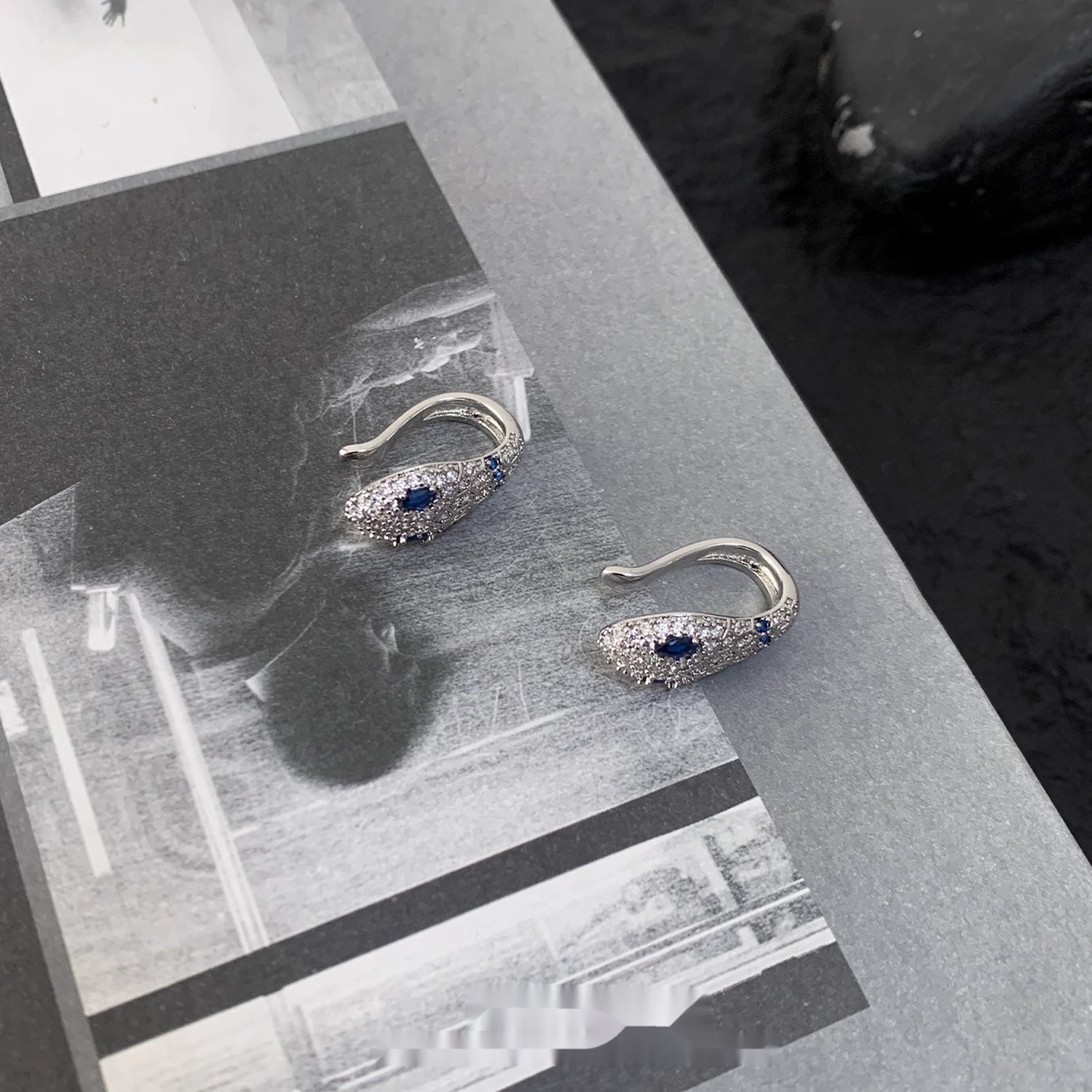 Accessories_Adjustable_Blue_Diamond_Serpent_Ear_Cuff_MISSTT