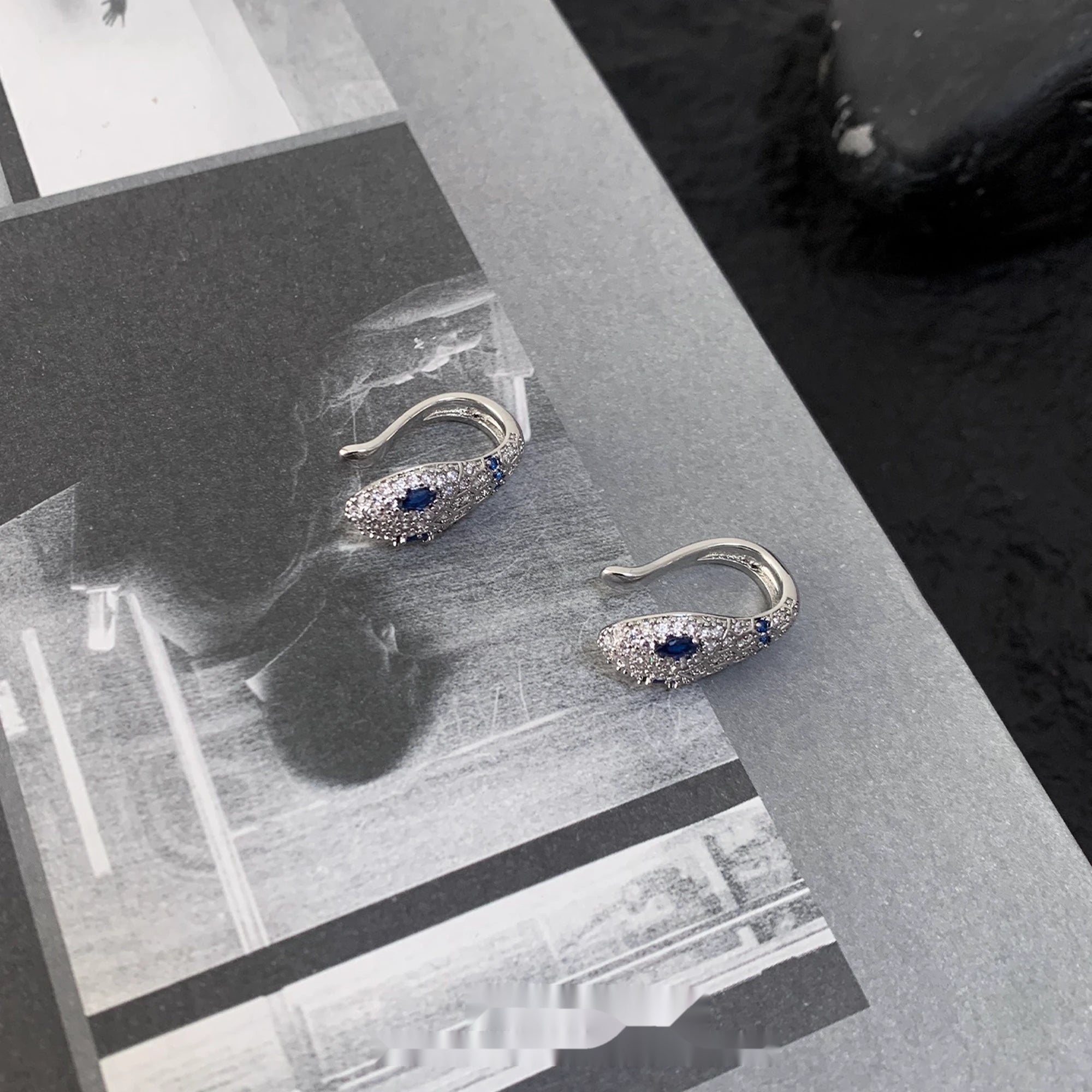 Accessories_Adjustable_Blue_Diamond_Serpent_Ear_Cuff_MISSTT