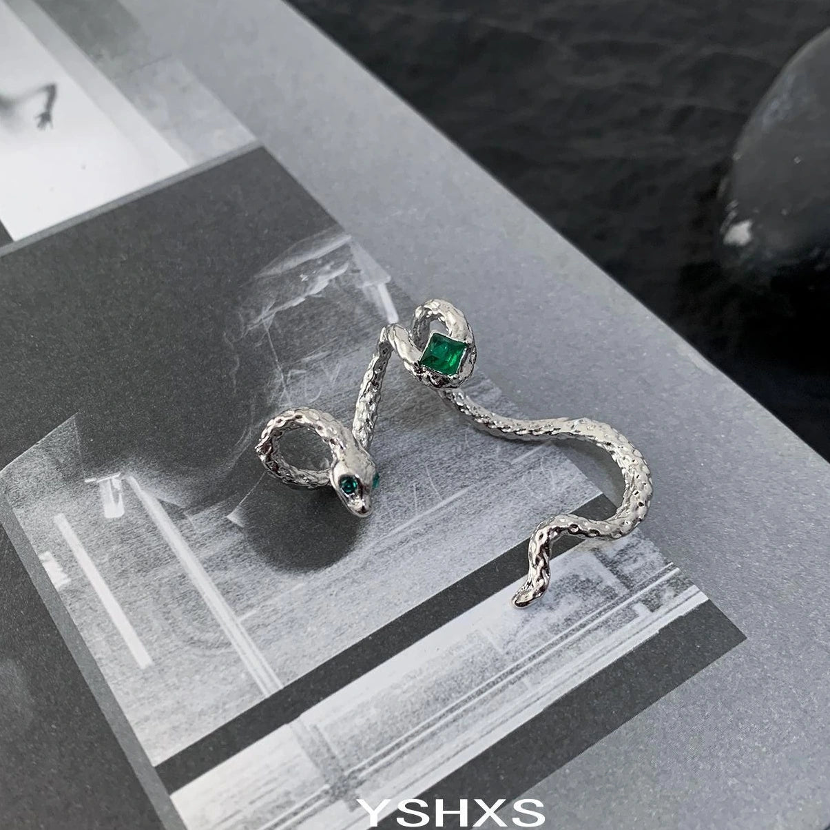 Accessories Adjustable Green Snake Cartilage Ear Cuff
