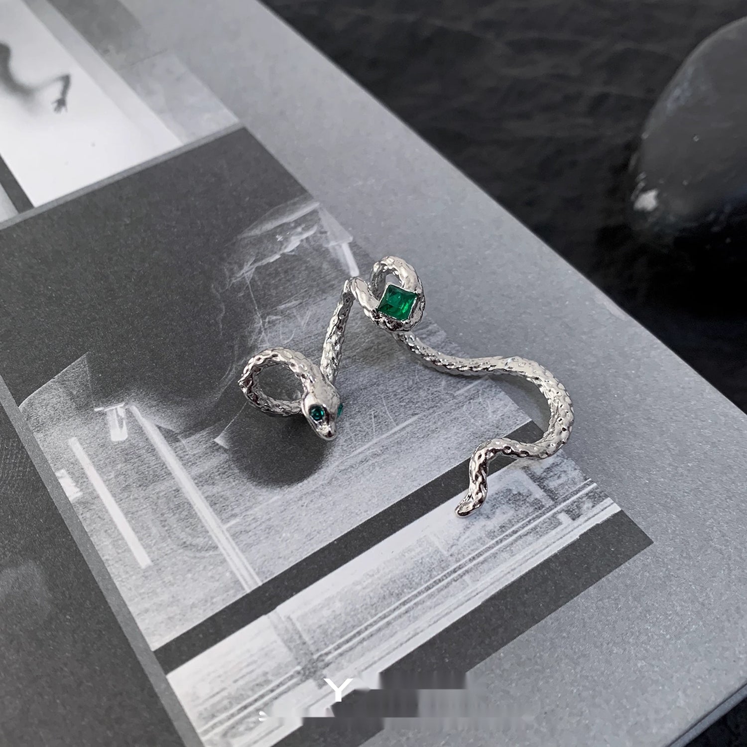 Accessories_Adjustable_Green_Snake_Cartilage_Ear_Cuff_MISSTT