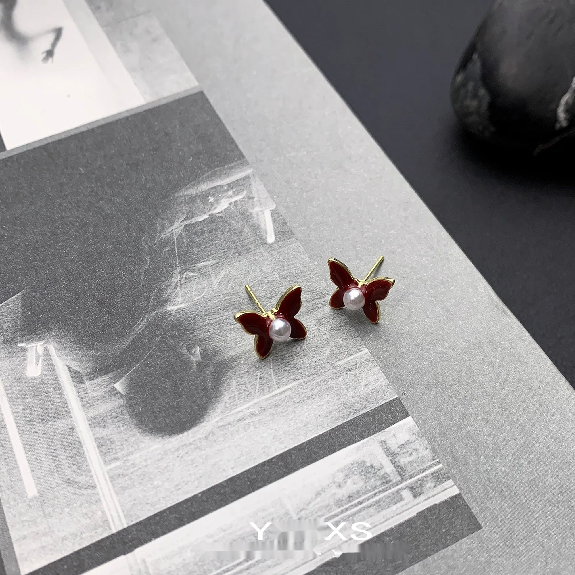 Accessories_Autumn_Pearl_Butterfly_Earrings_MISSTT