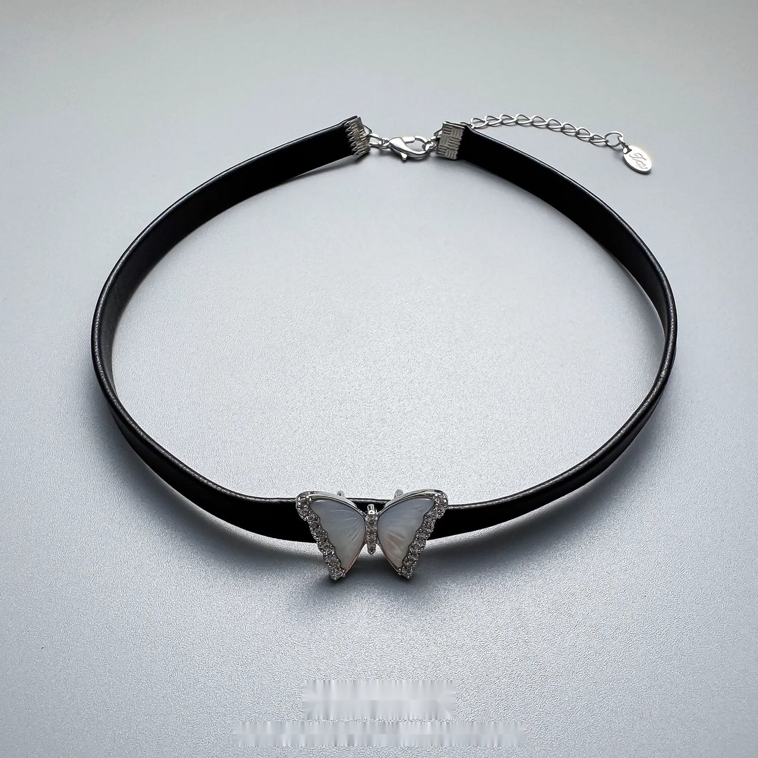 Accessories_Butterfly_Choker_Necklace
V-Neck
T-Shirt
Long-Sleeve_MISSTT