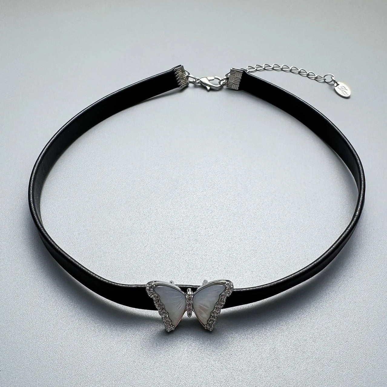 Accessories Butterfly Choker Necklace
V-Neck
T-Shirt
Long-Sleeve
