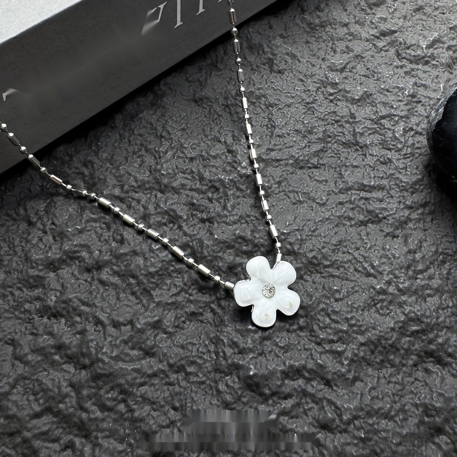 Accessories_Delicate_Floral_Enamel_Beaded_Necklace_MISSTT