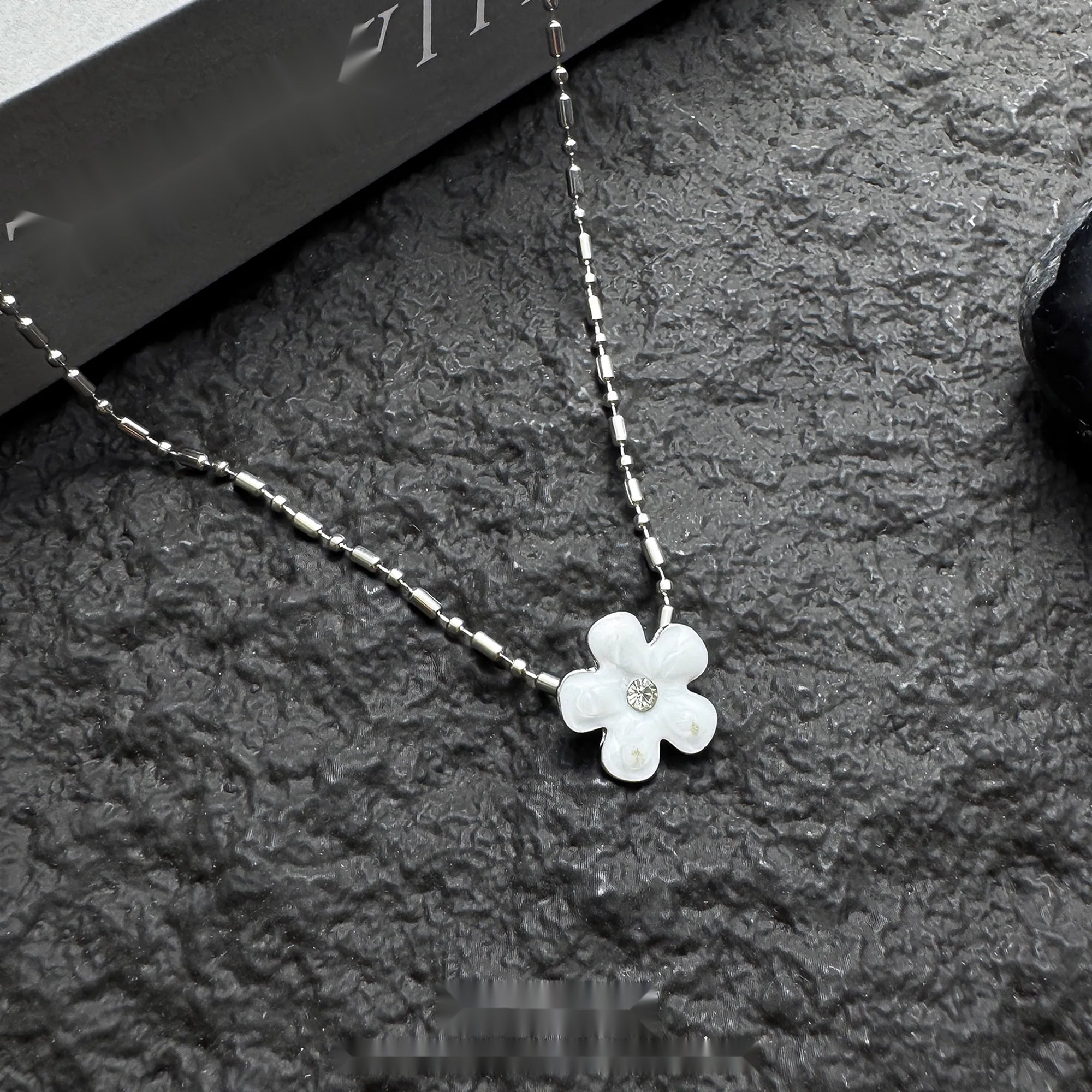 Accessories_Delicate_Floral_Enamel_Beaded_Necklace_MISSTT