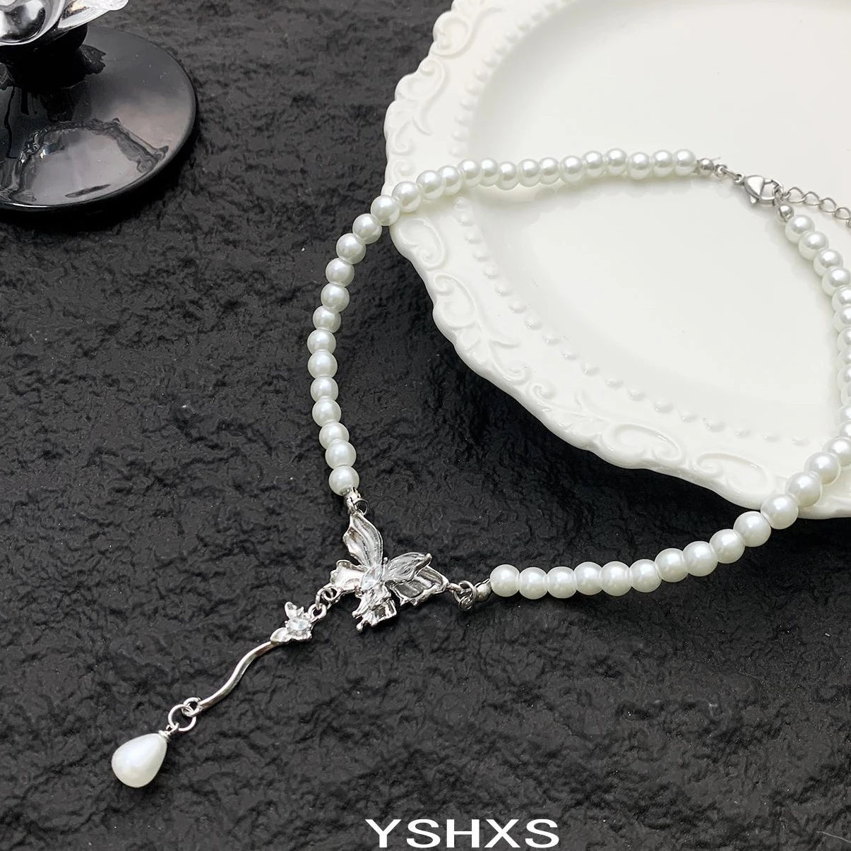 Elegant 3D Butterfly Pearl Choker Necklace