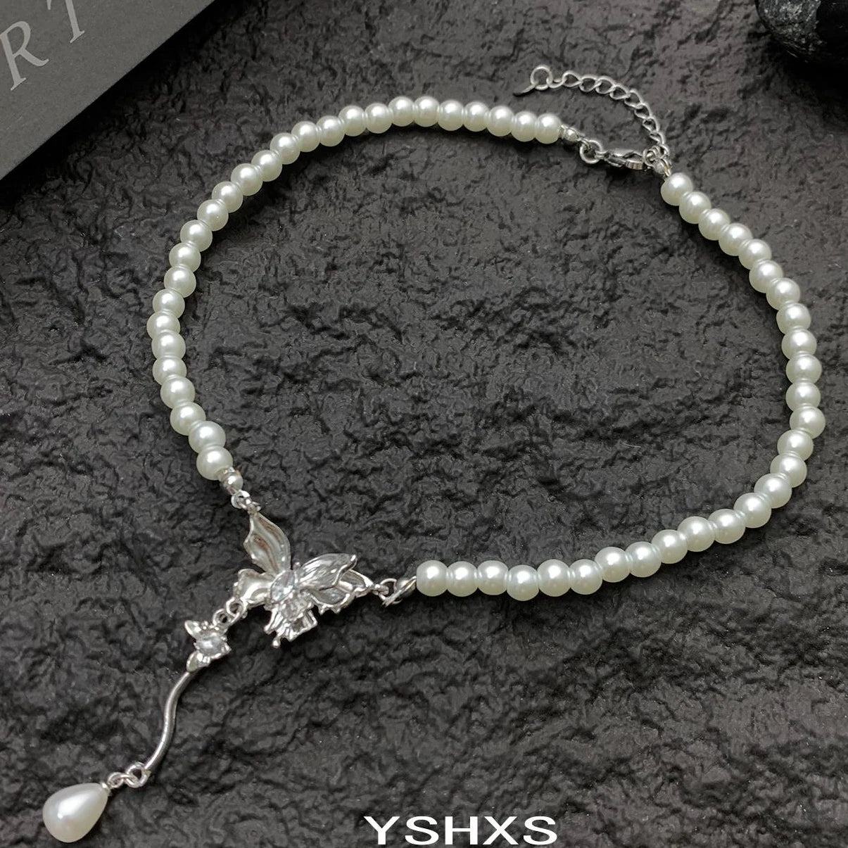 Elegant 3D Butterfly Pearl Choker Necklace