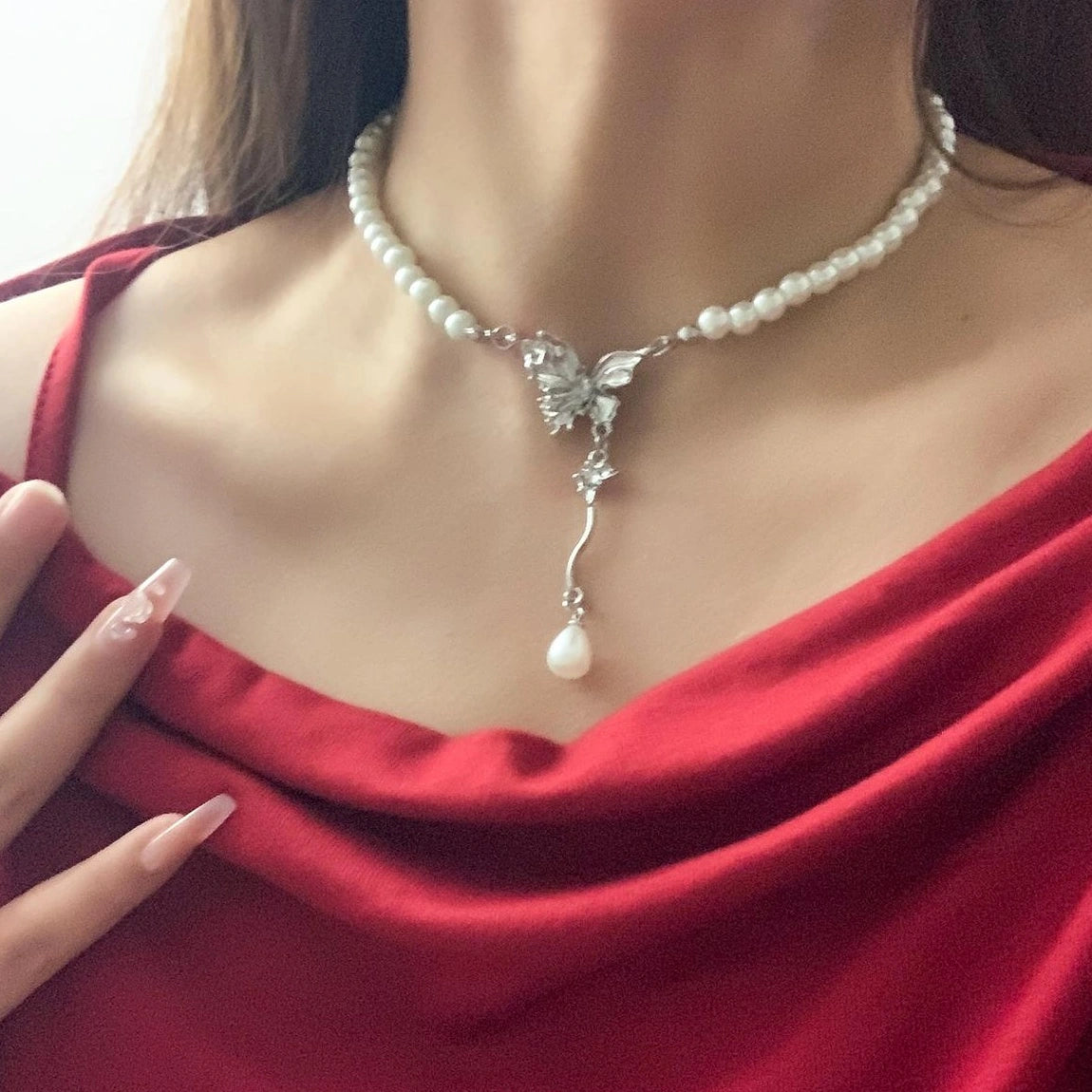 Elegant 3D Butterfly Pearl Choker Necklace