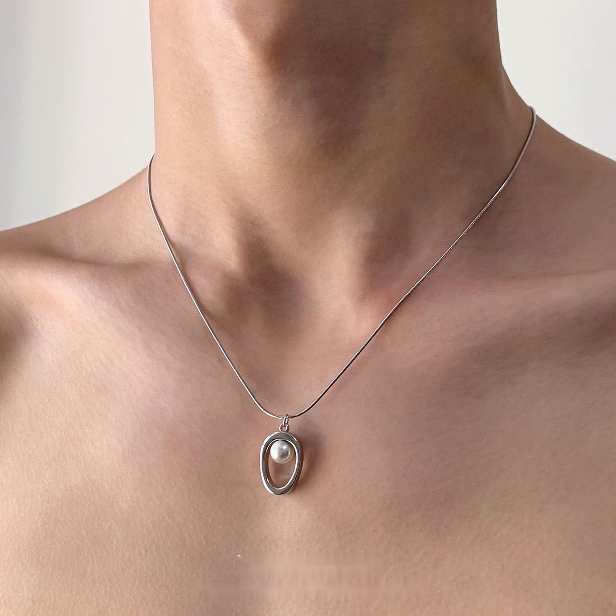 Accessories_Elegant_Hollow_Teardrop_Pearl_Pendant_Necklace_MISSTT