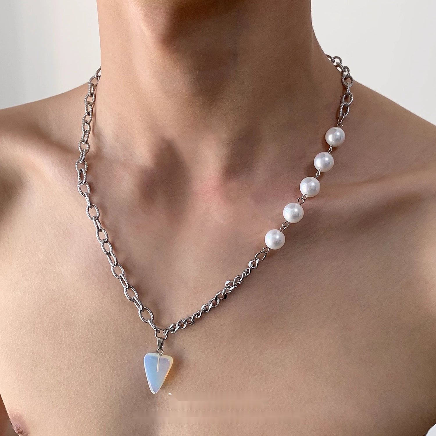 Accessories_Ethereal_Pearl_Statement_Necklace_V-Neck_T-Shirt_Long-Sleeve_MISSTT