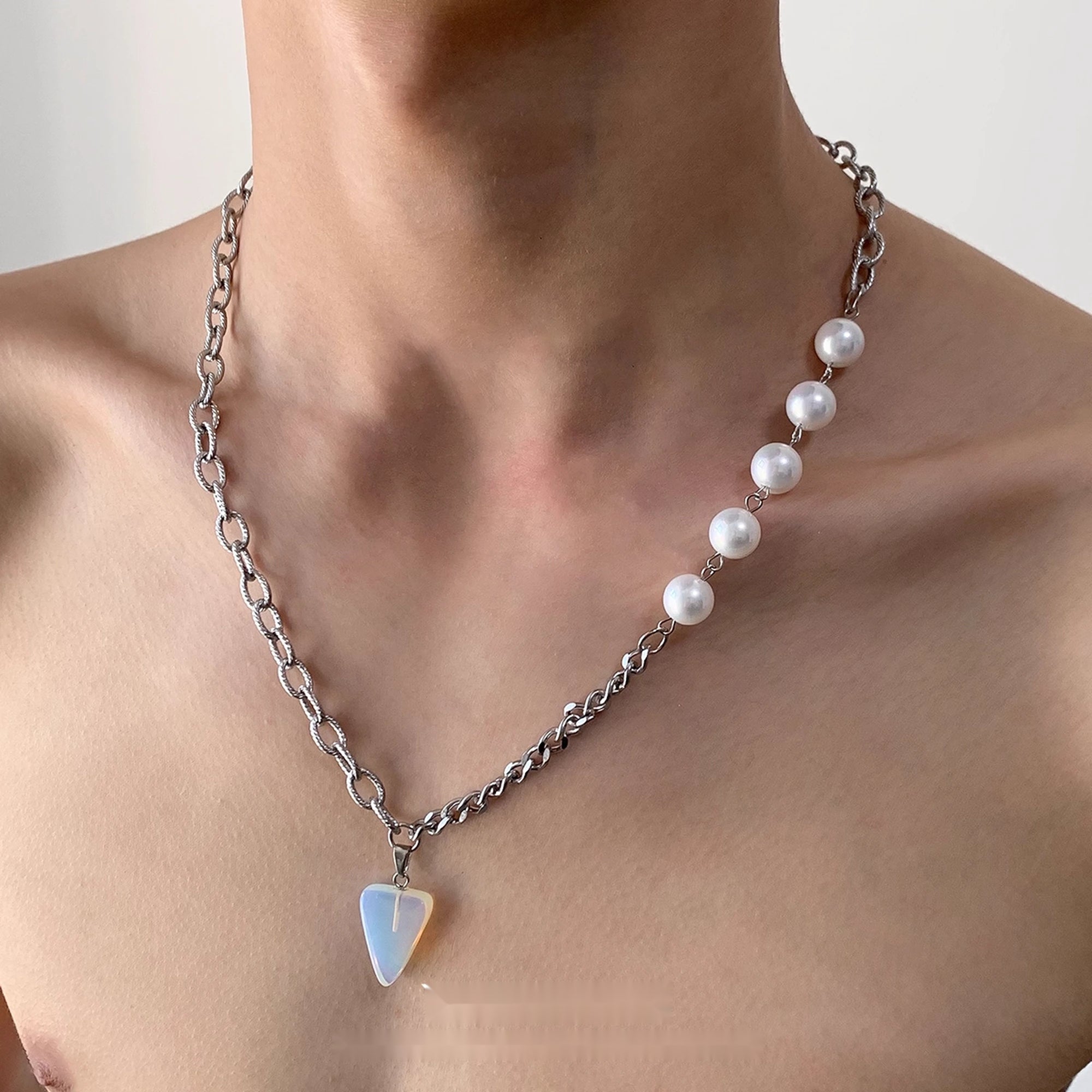 Accessories_Ethereal_Pearl_Statement_Necklace_V-Neck_T-Shirt_Long-Sleeve_MISSTT