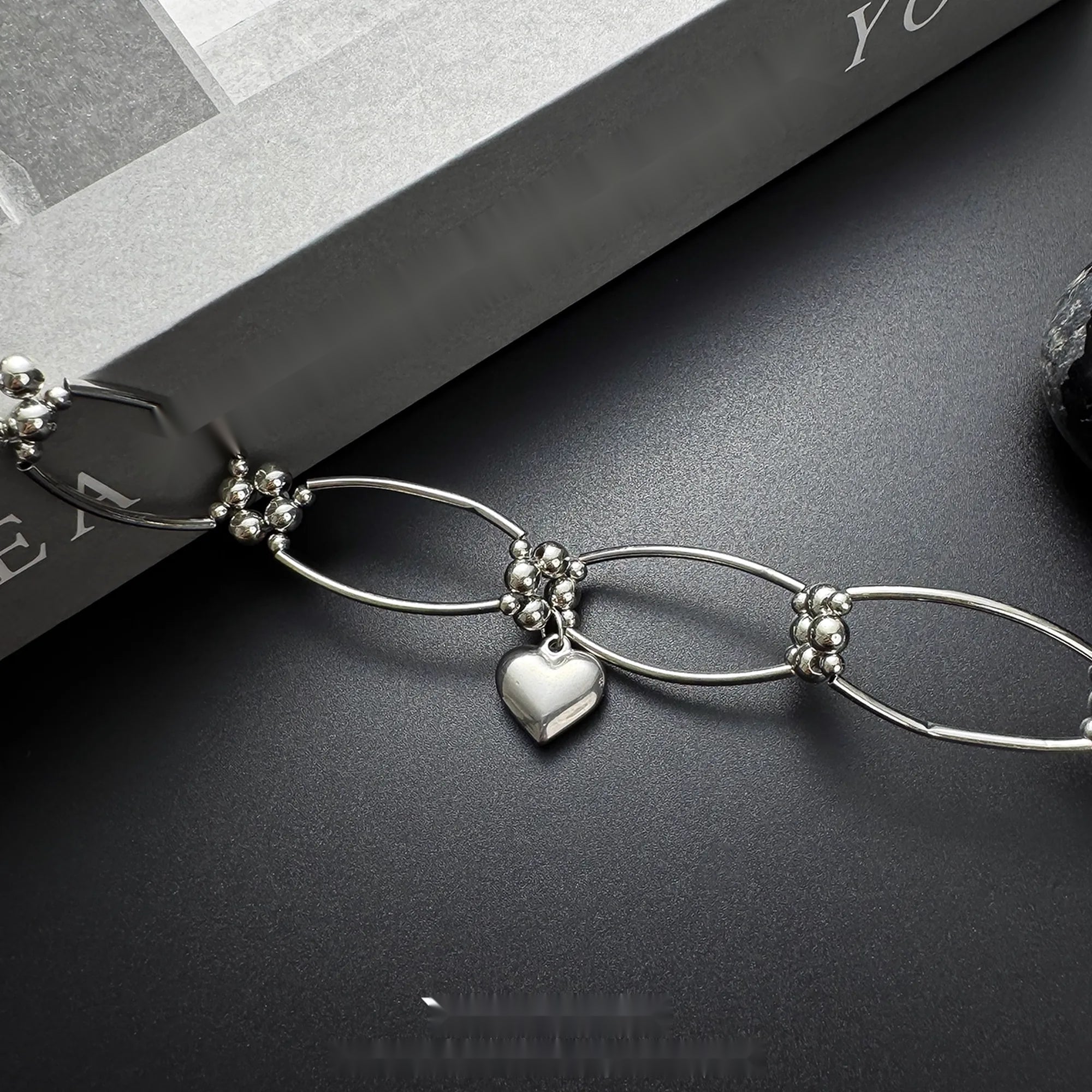 Accessories_Geometric_Love_Pendant_Choker_Necklace_MISSTT
