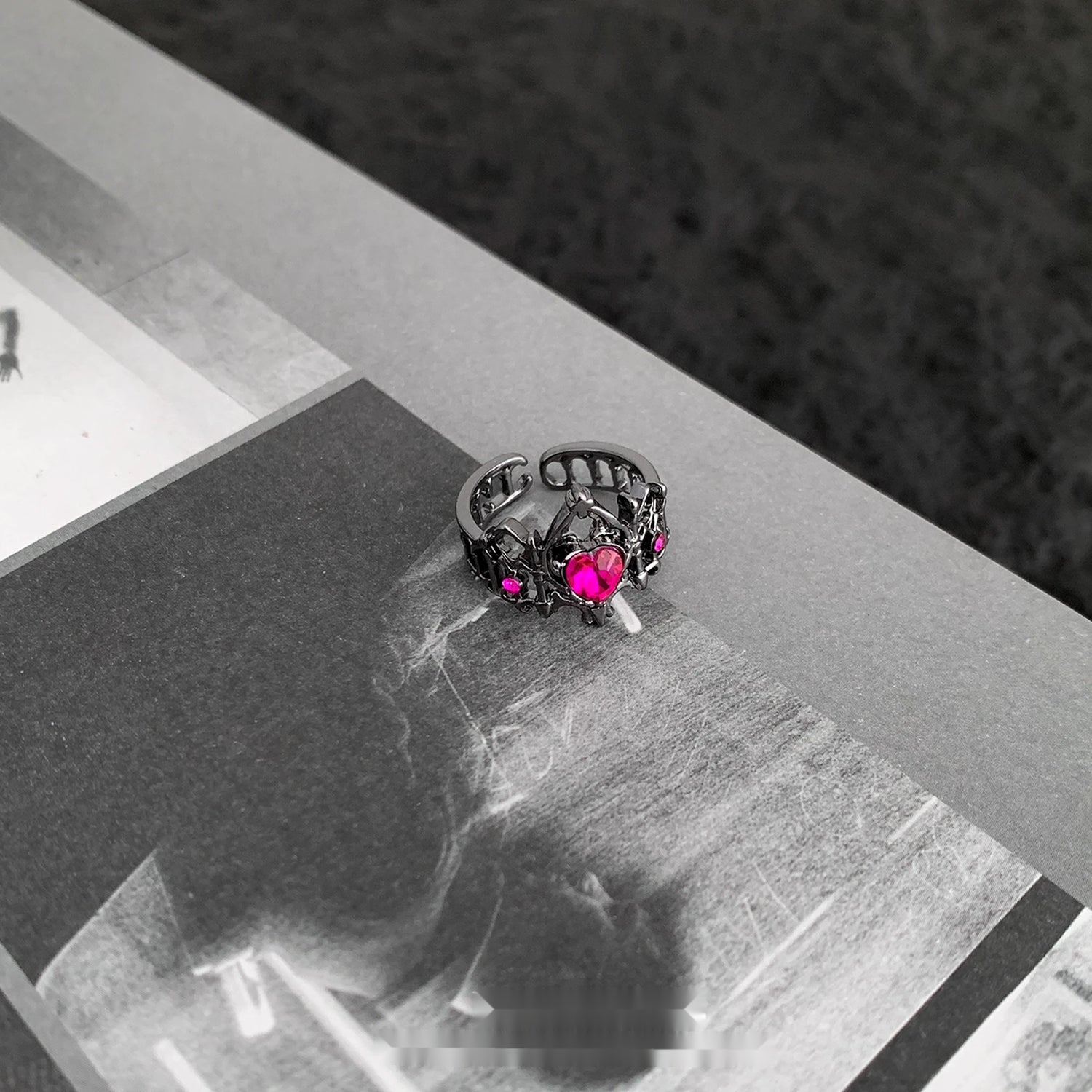 Accessories_Gothic_Crown_Heart_Open_Ring_MISSTT