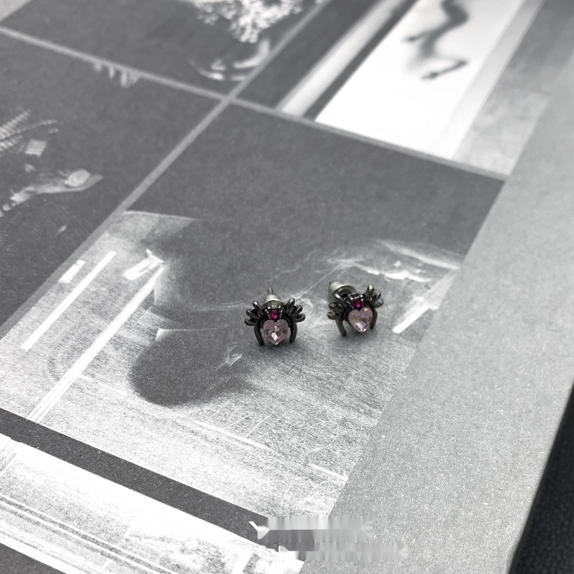 Accessories_Gothic_Zircon_Spider_Heart_Ear_Stud_MISSTT