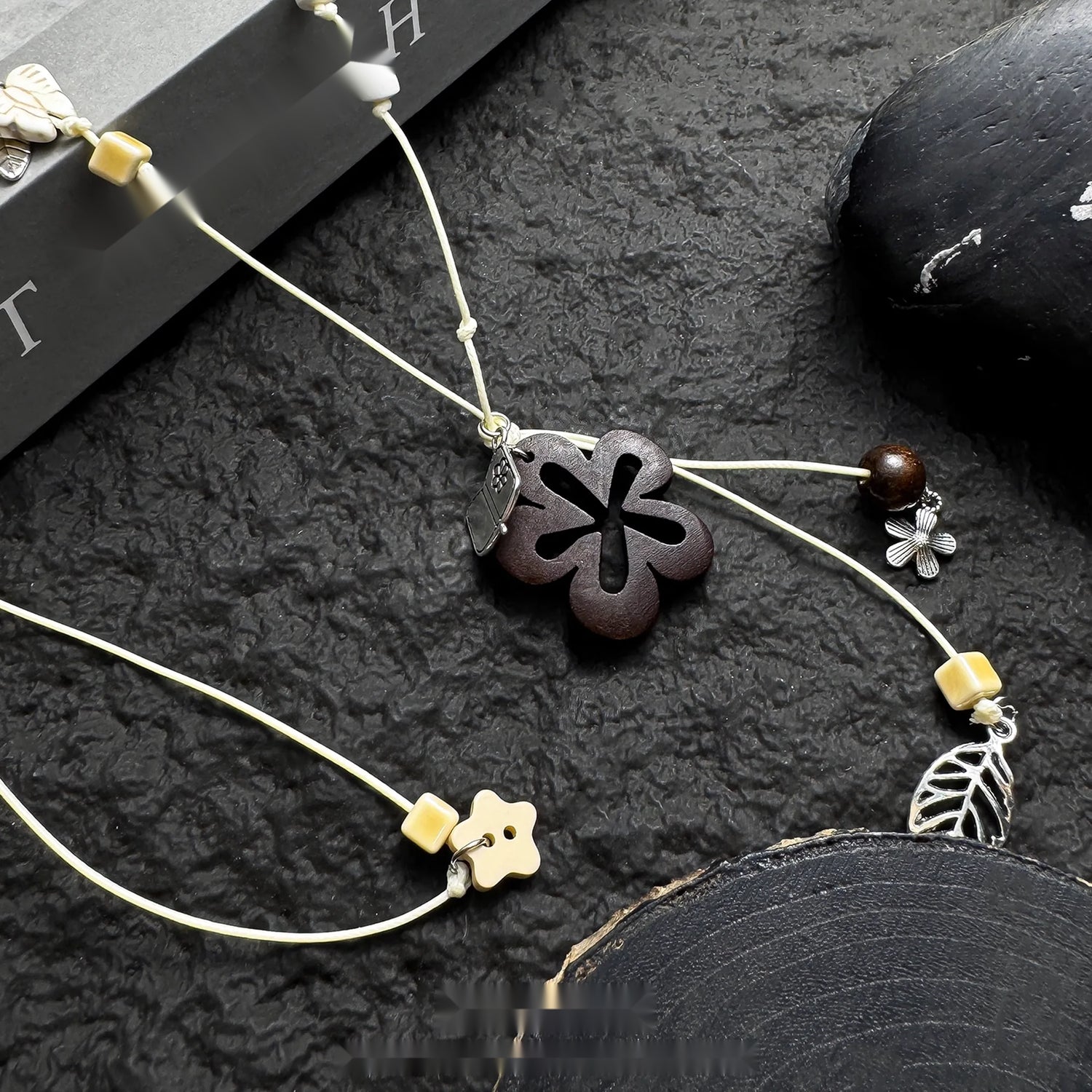 Accessories_Handwoven_Rope_Wood_Flower_Pendant_Necklace_MISSTT