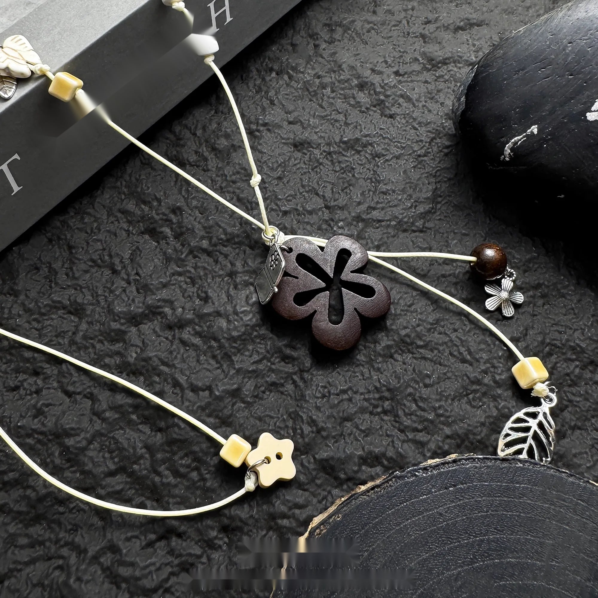 Accessories_Handwoven_Rope_Wood_Flower_Pendant_Necklace_MISSTT