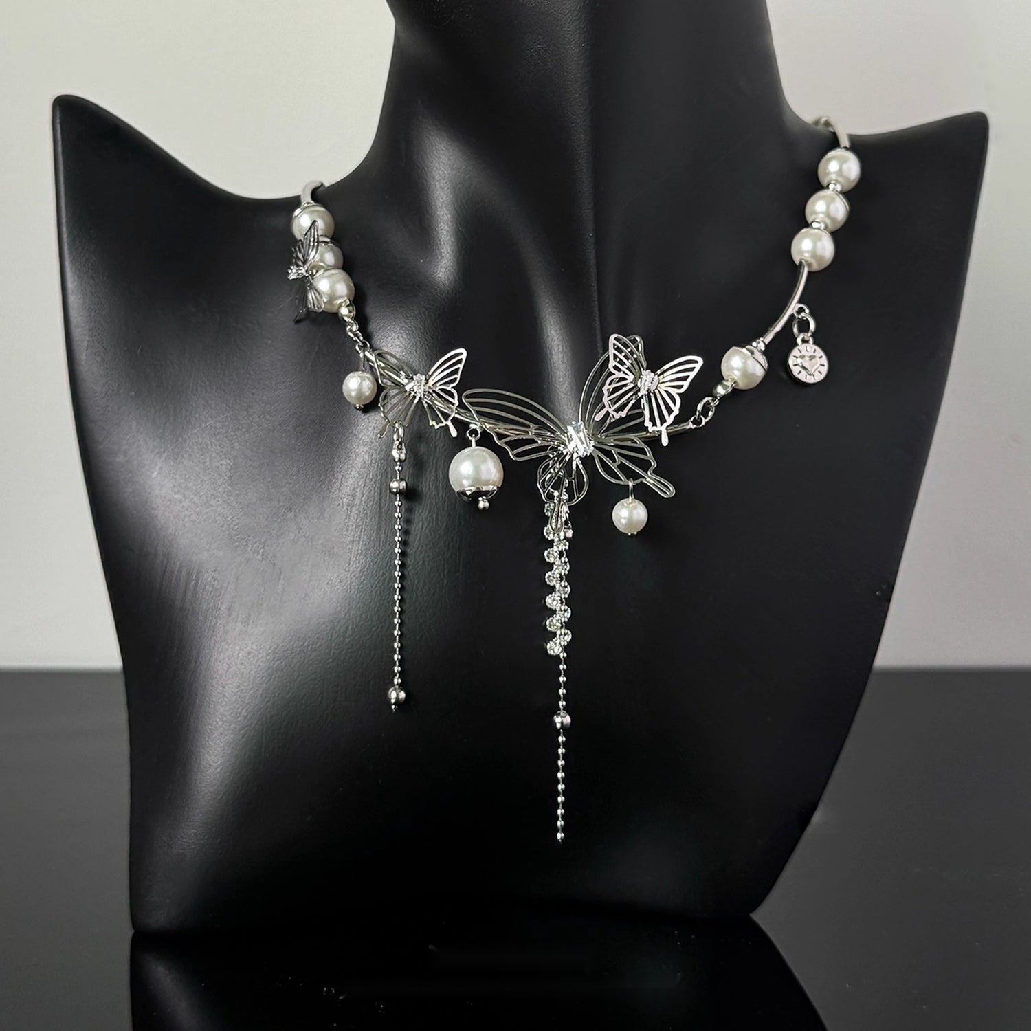 Accessories_Hollow_Butterfly_Pearl_Y2K_Fringe_Choker_MISSTT